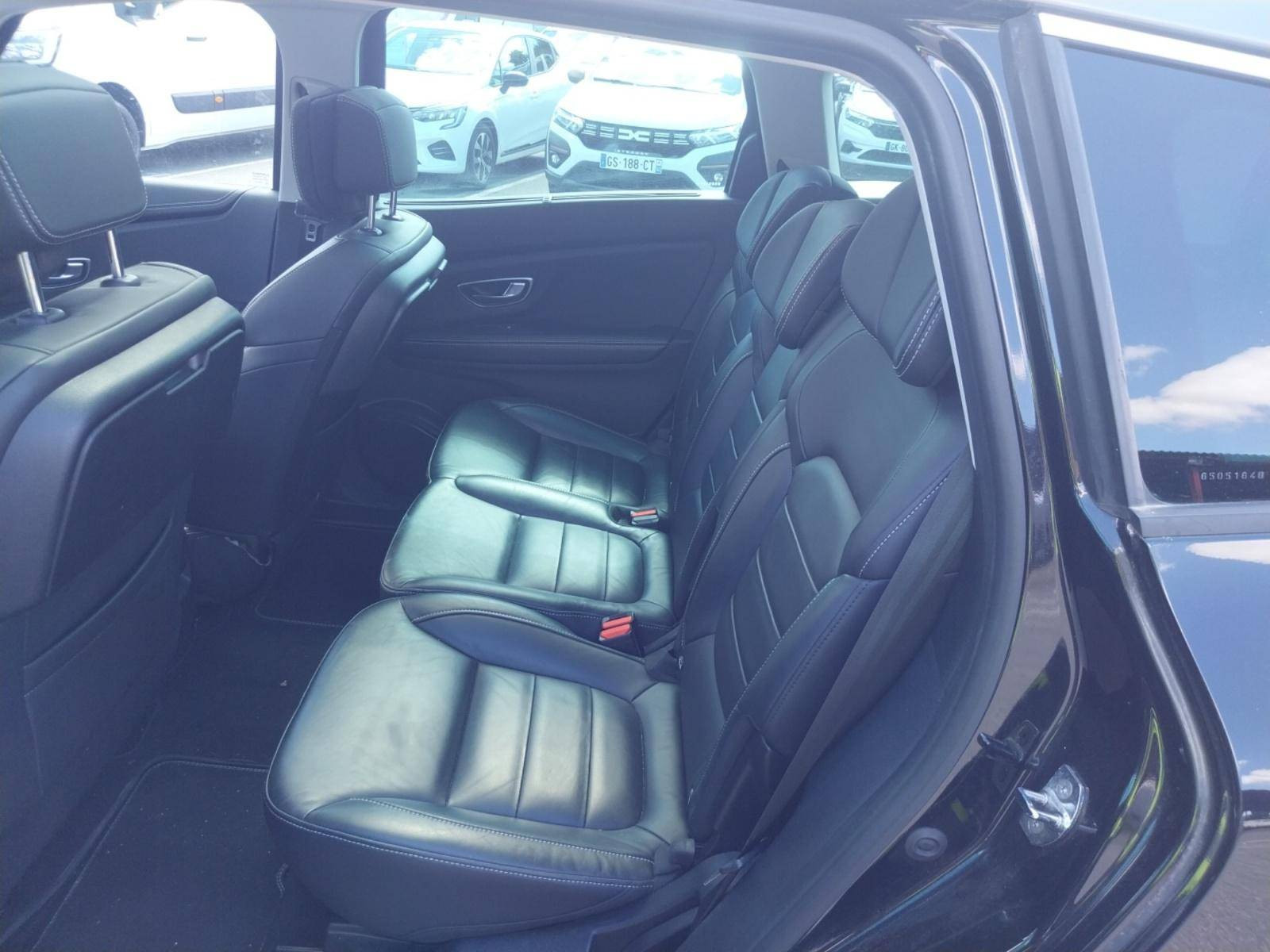 Vente en ligne Renault Grand Scenic 4 Grand Scenic Blue dCi 150 EDC au prix de 18 990 €