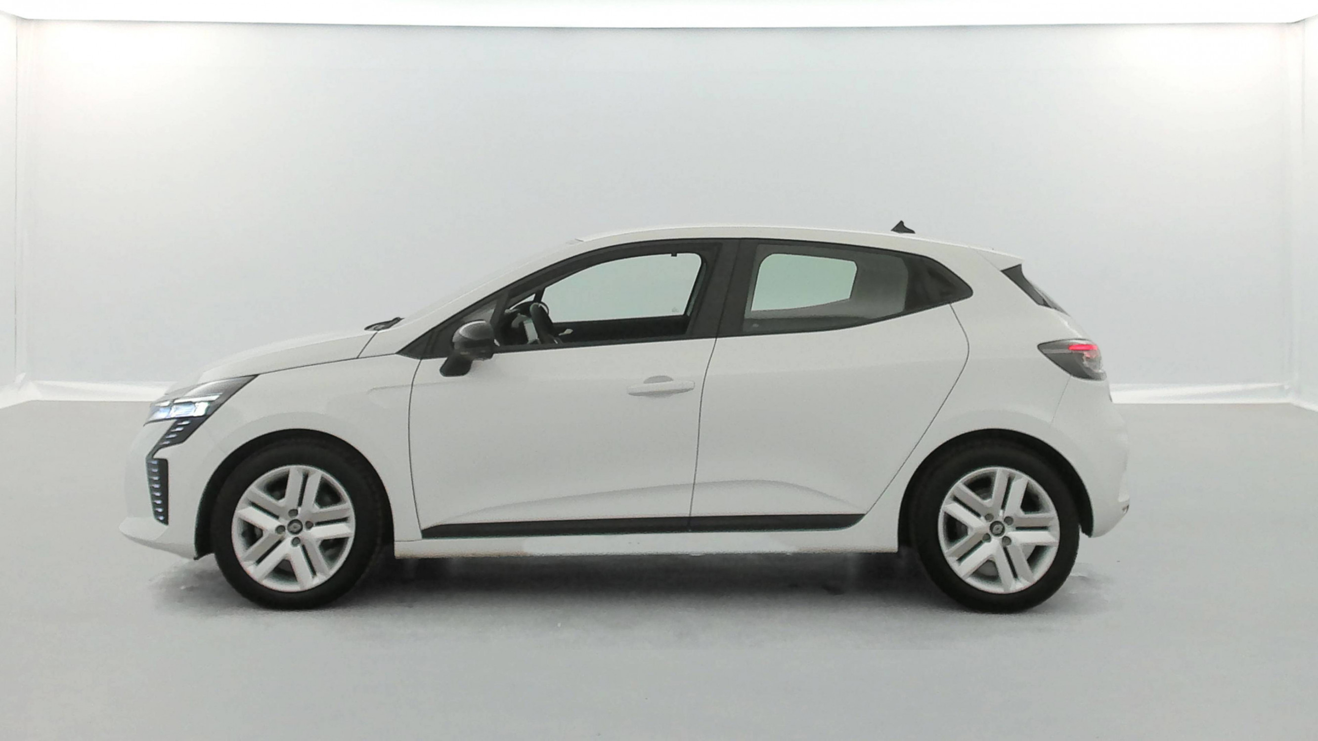 Vente en ligne Renault Clio 5 Clio E-Tech full hybrid 145 au prix de 16 991 €
