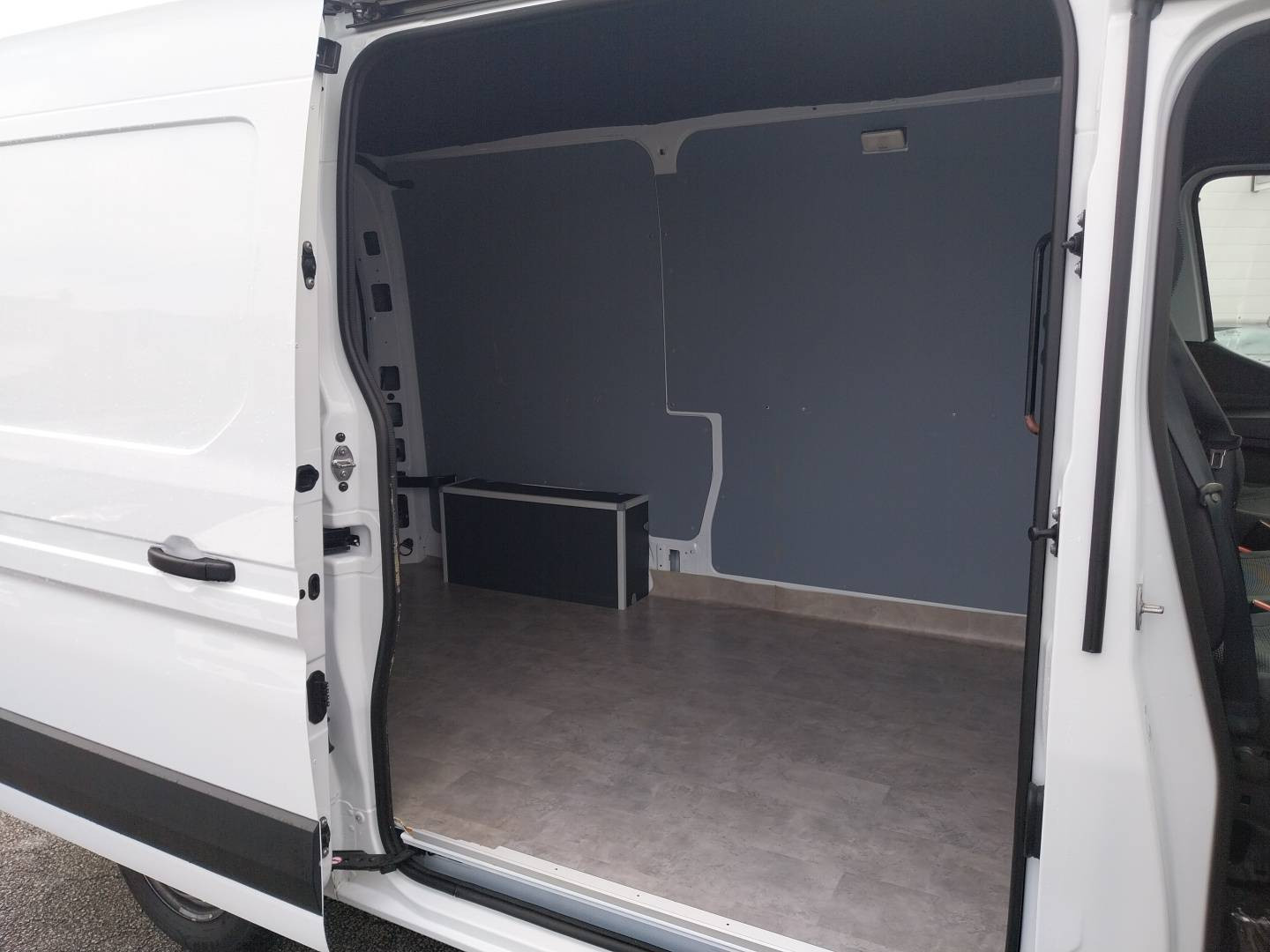 Vente en ligne Renault Master Fourgon MASTER FG BLUE DCI 130 L2H2 3T5 TR au prix de 30 990 €