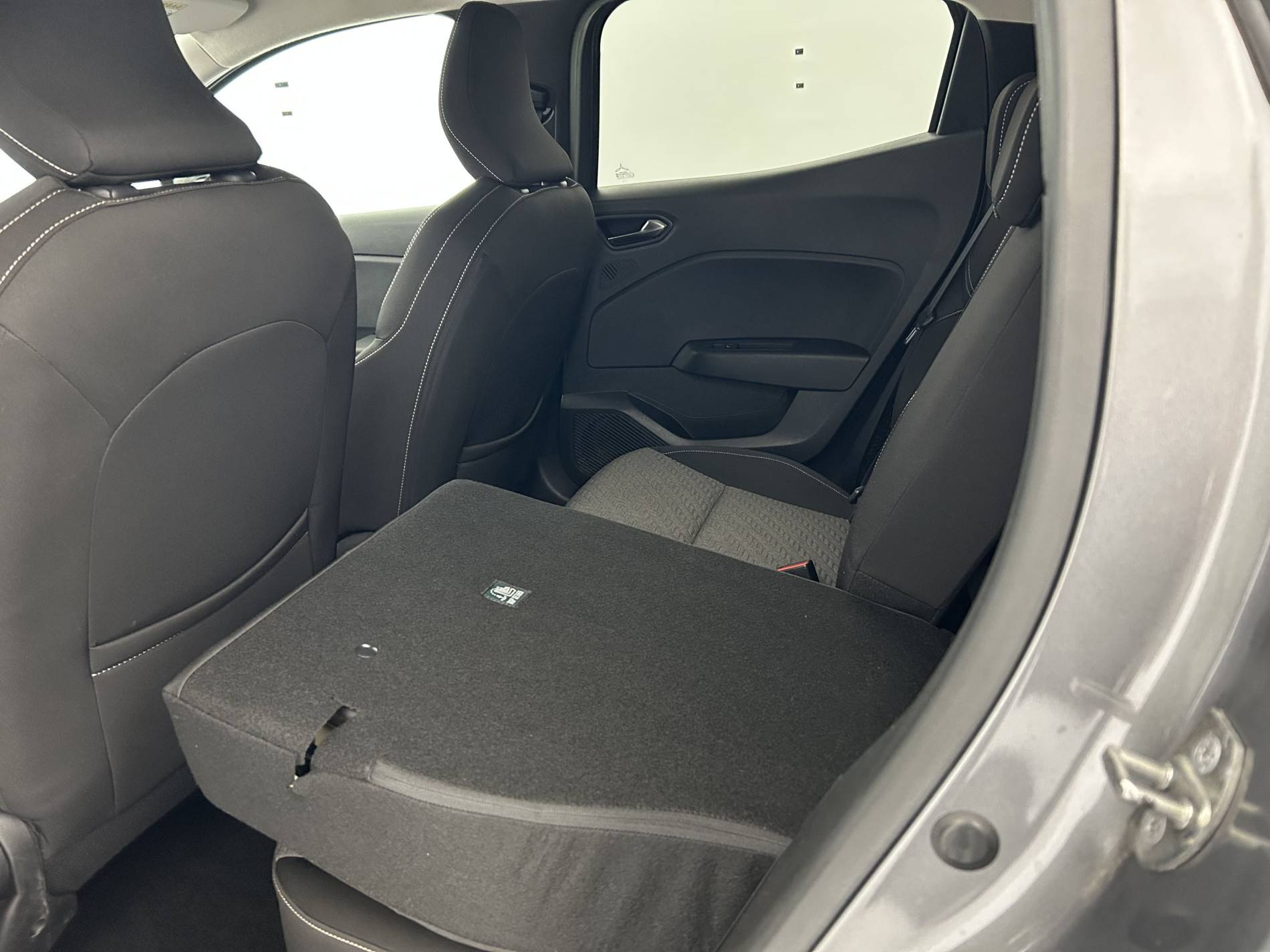 Vente en ligne Renault Clio 5 Clio E-Tech full hybrid 145 au prix de 17 390 €