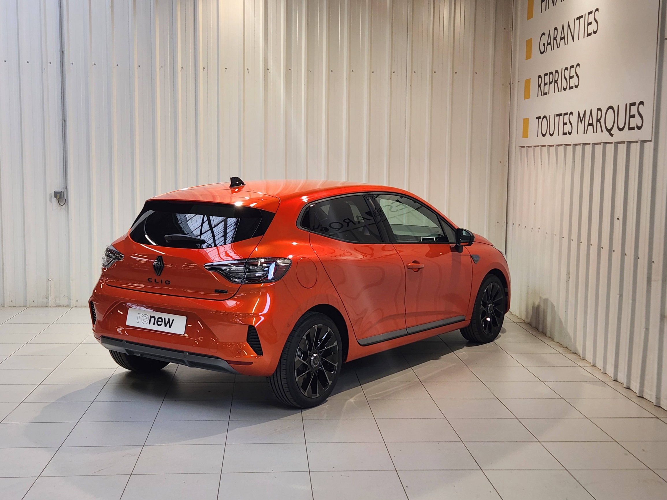 Vente en ligne Renault Clio 5 Clio E-Tech full hybrid 145 ch GSR2 au prix de 24 790 €