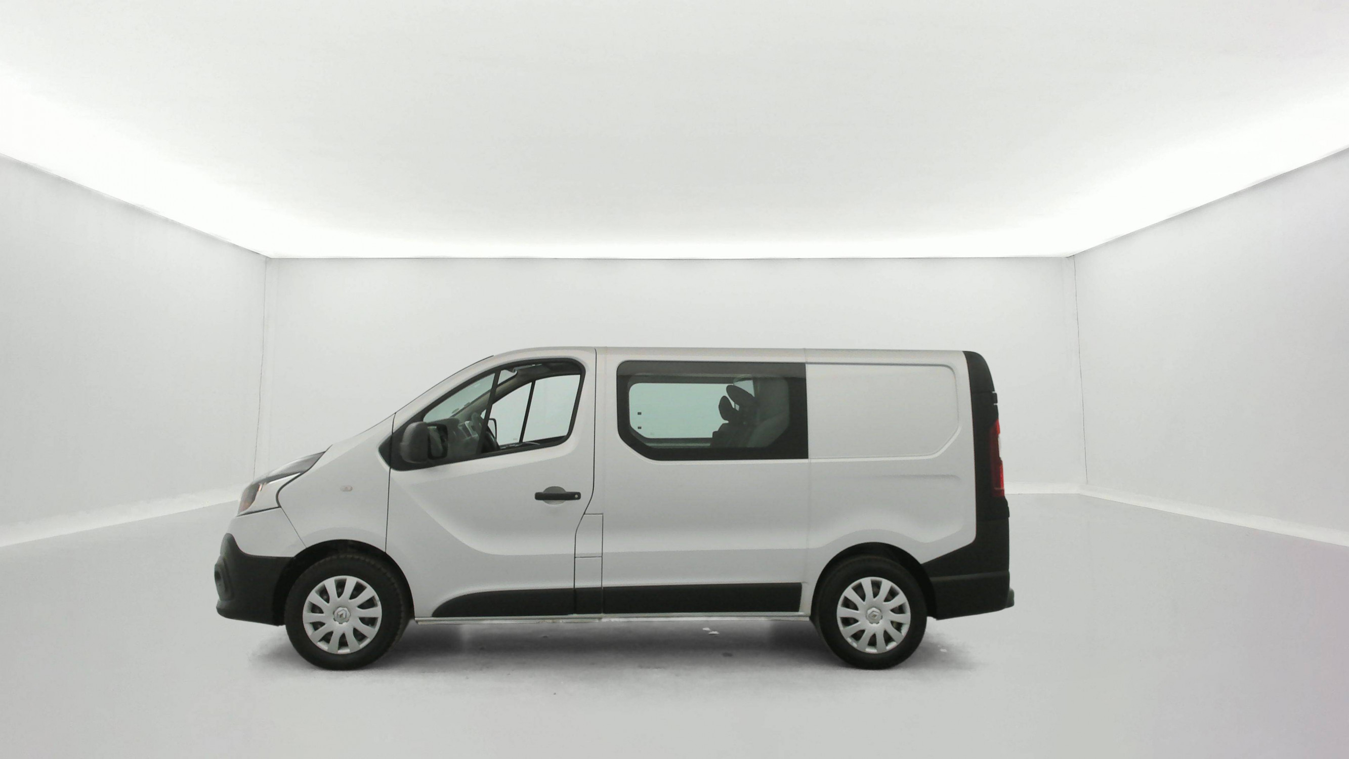 Vente en ligne Renault Trafic Cabine Approfondie TRAFIC CA L1H1 1000 KG DCI 120 E6 au prix de 15 990 €