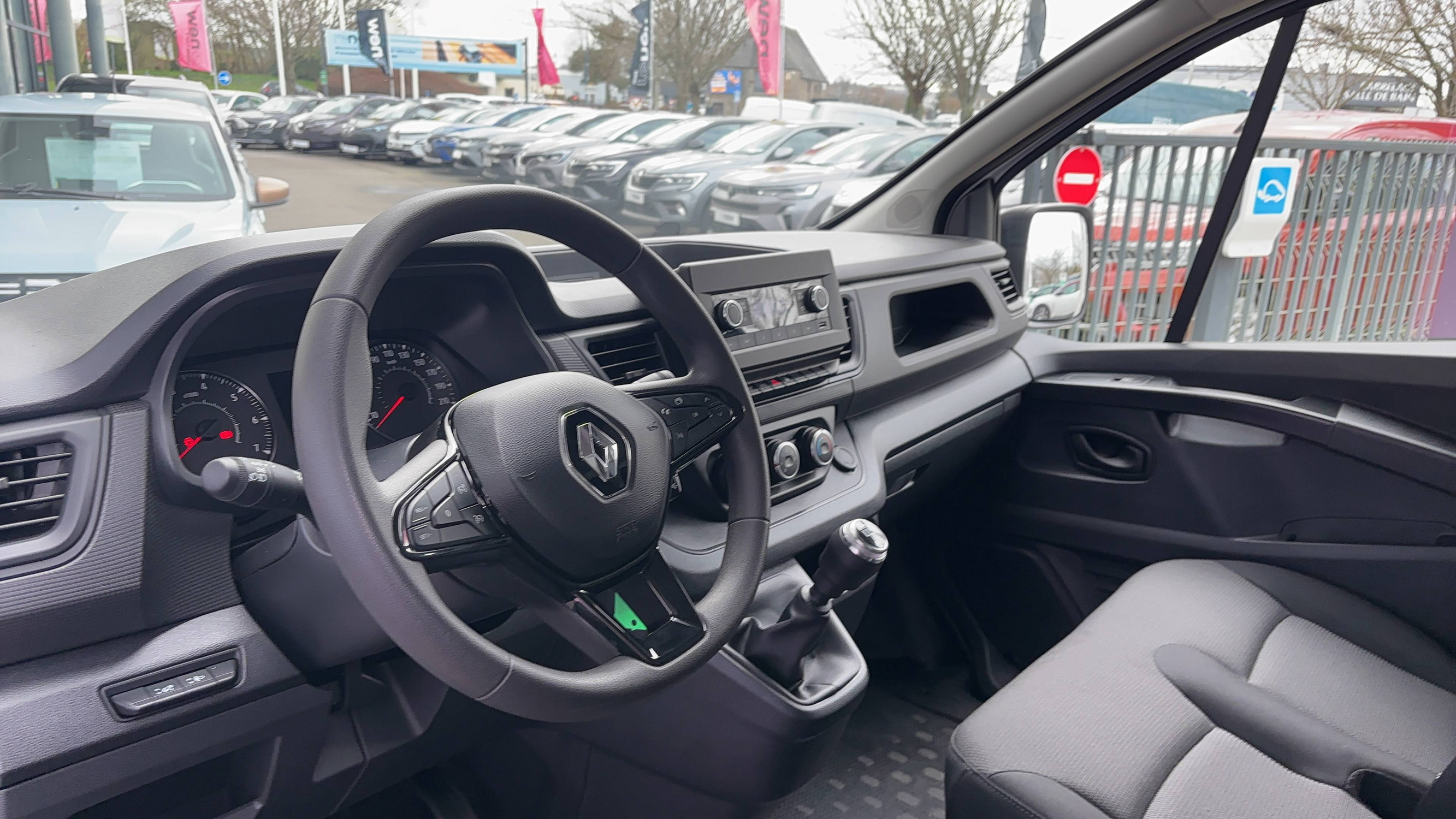 Vente en ligne Renault Trafic 3 Fourgon TRAFIC FGN L1H1 3000 KG BLUE DCI 130 au prix de 25 990 €