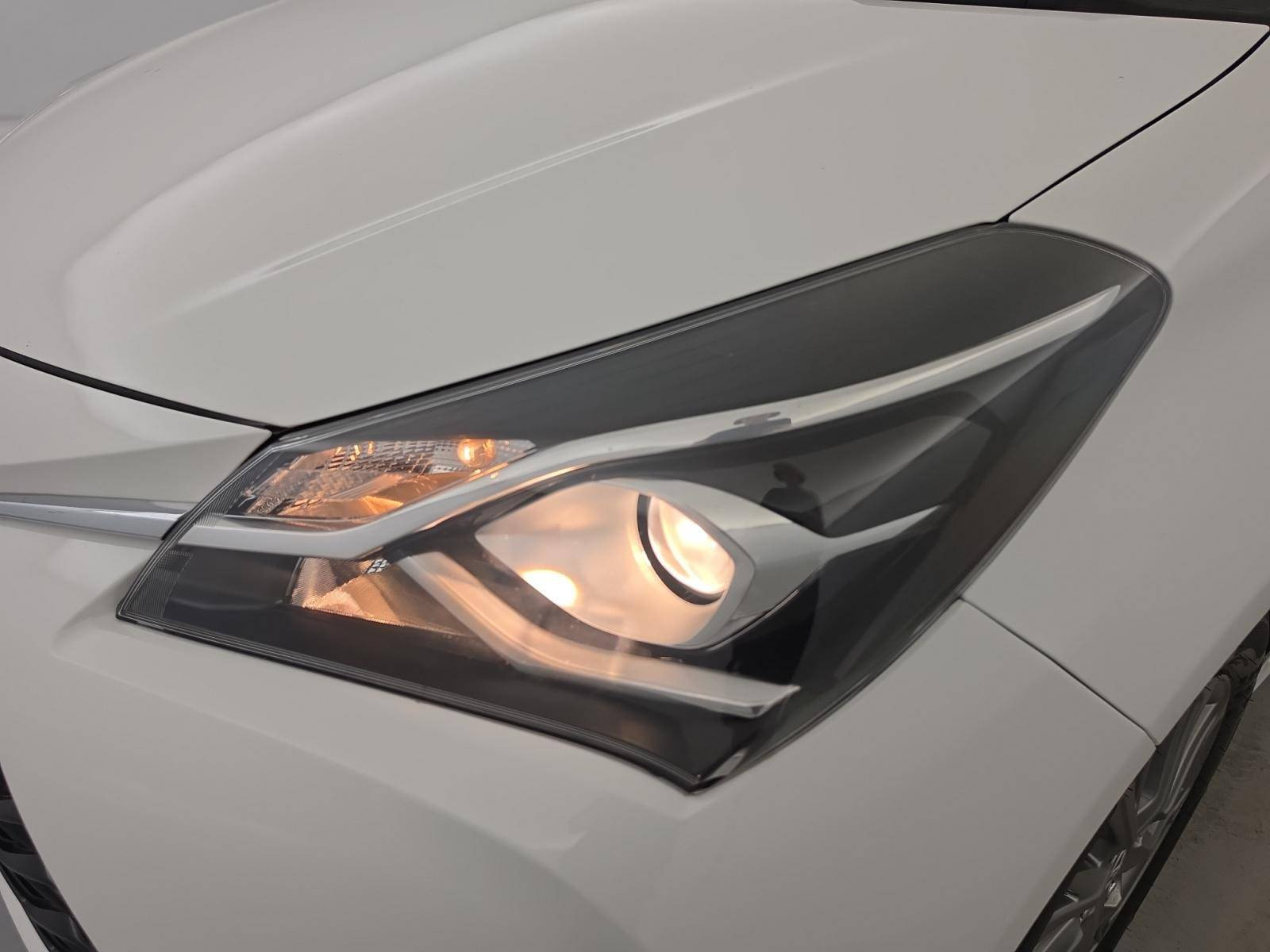 Vente en ligne Toyota Yaris Yaris Pro 110 VVT-i CVT au prix de 12 990 €