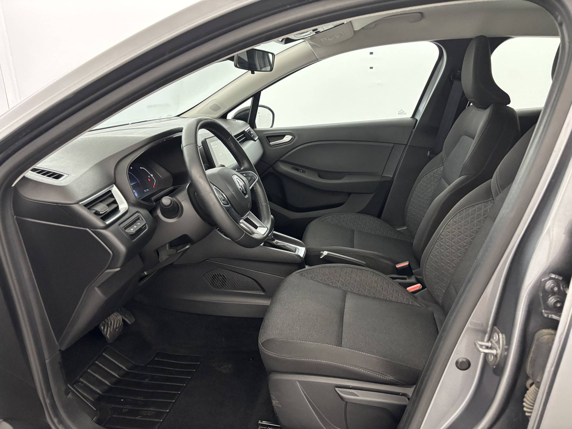 Vente en ligne Renault Clio 5 Clio E-Tech full hybrid 145 au prix de 14 990 €
