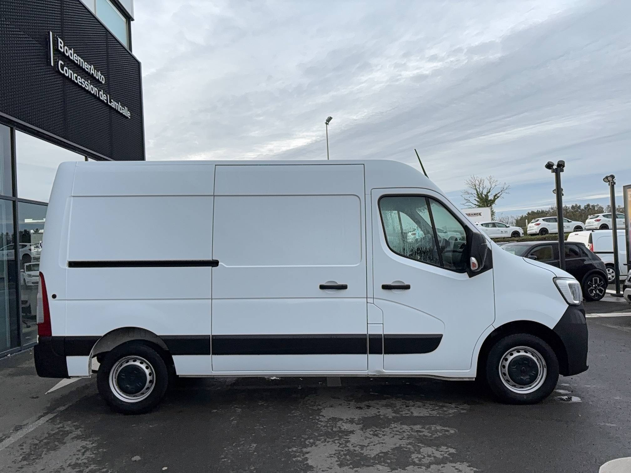 Vente en ligne Renault Master Fourgon MASTER FGN TRAC F3500 L2H2 BLUE DCI 135 au prix de 25 000 €