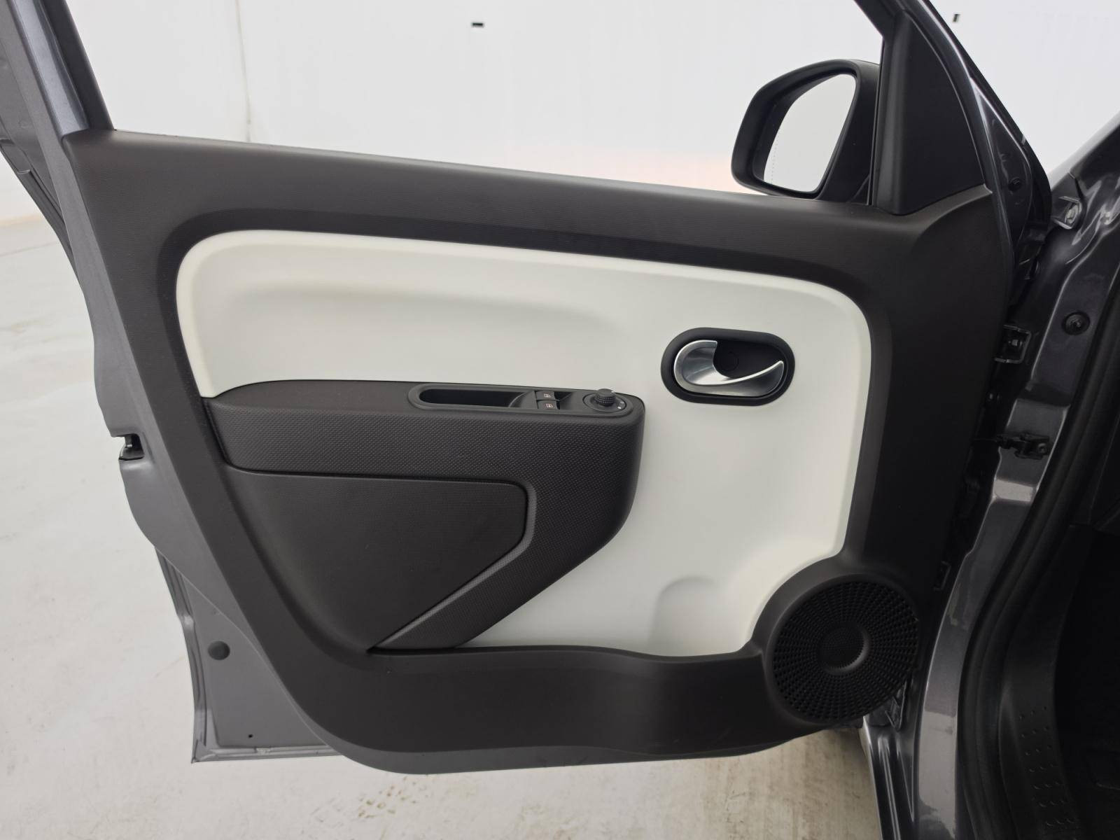 Vente en ligne Renault Twingo Electrique Twingo III E-Tech au prix de 12 990 €