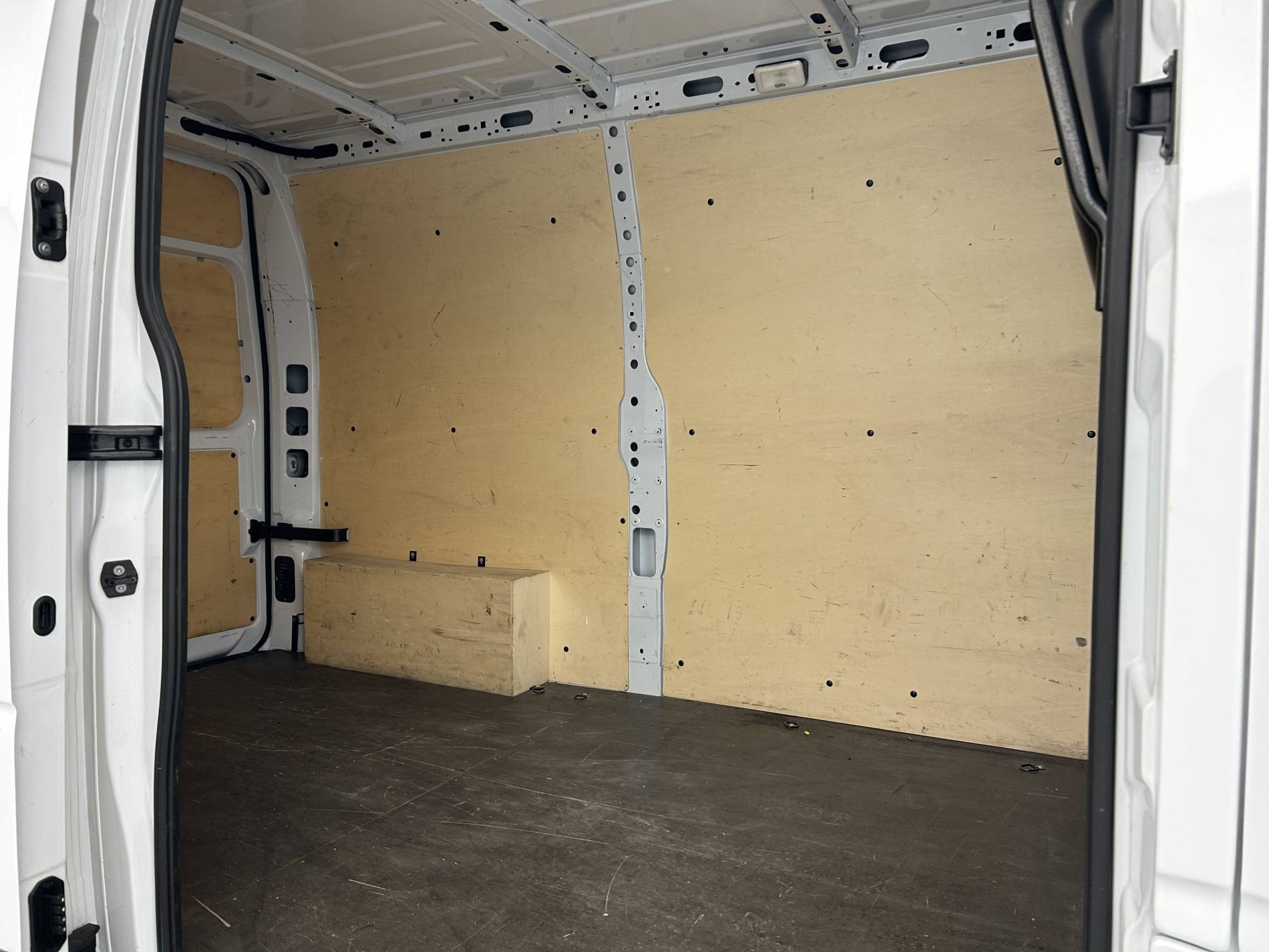 Vente en ligne Renault Master Fourgon MASTER FGN TRAC F3500 L2H2 BLUE DCI 135 au prix de 23 990 €