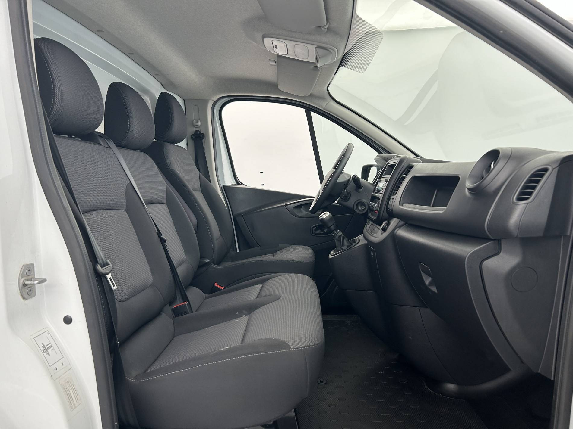 Vente en ligne Renault Trafic 3 Fourgon TRAFIC FGN L1H1 1000 KG DCI 120 au prix de 19 490 €