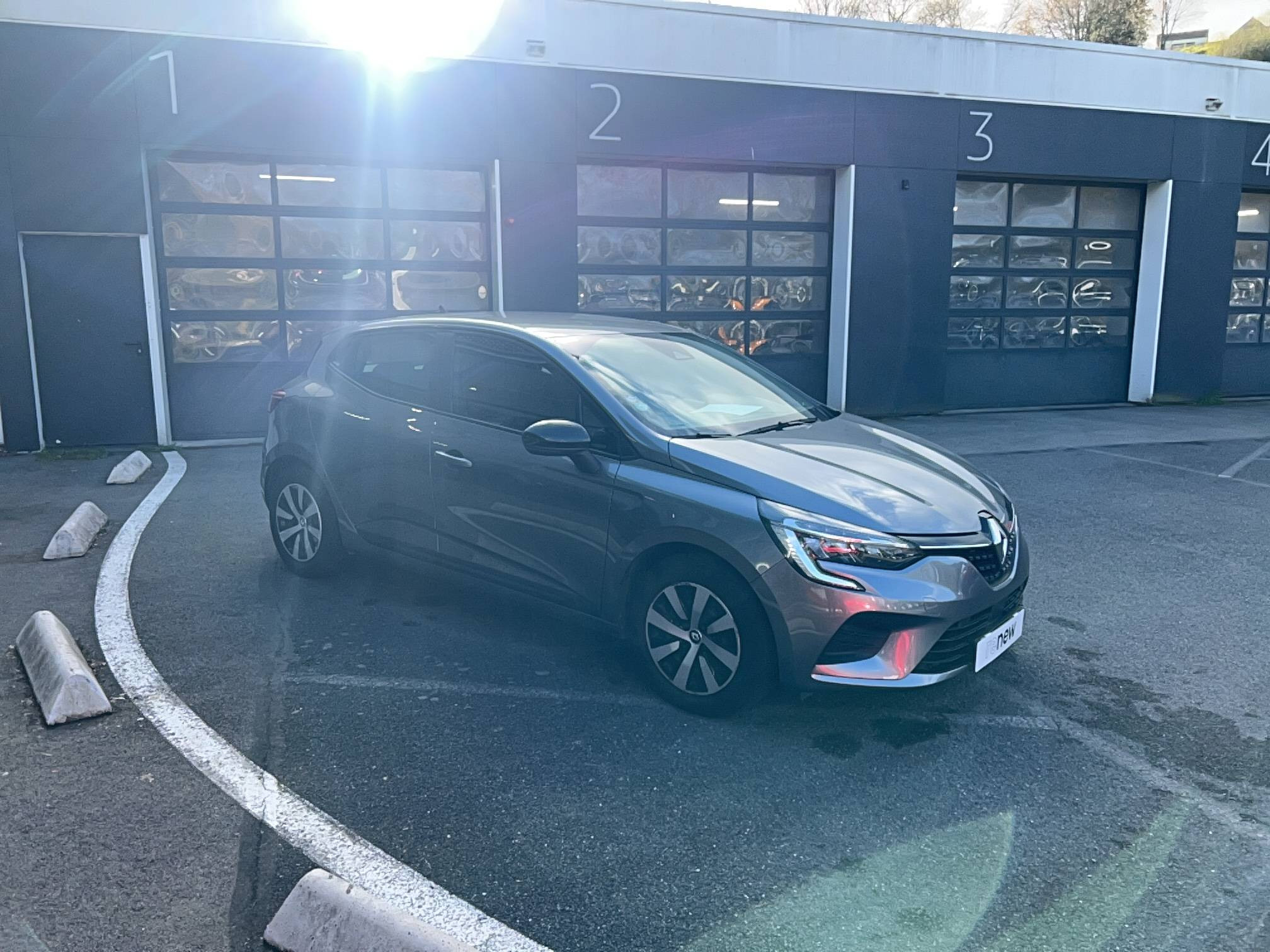 Vente en ligne Renault Clio 5 Clio TCe 90 au prix de 13 790 €