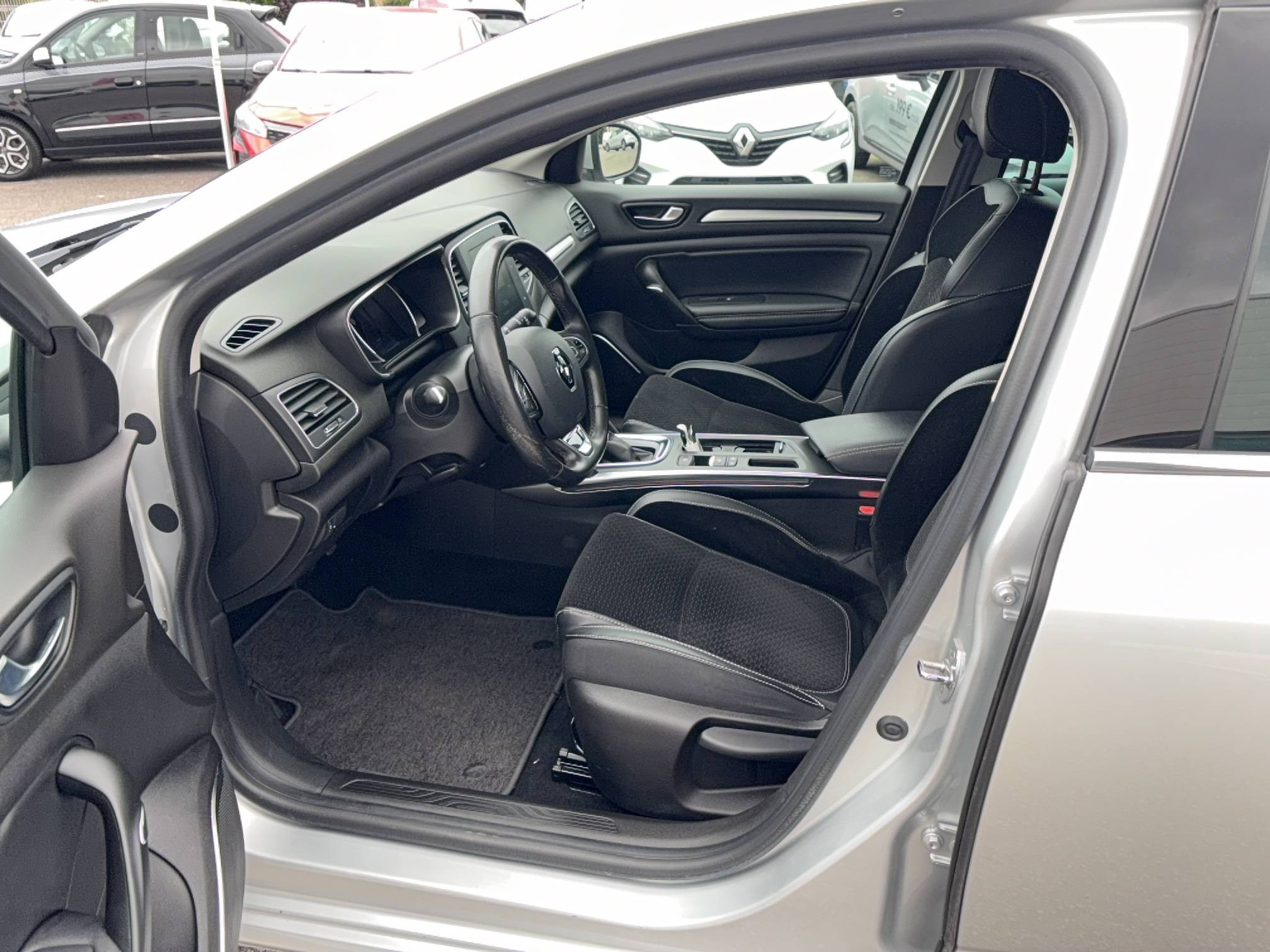 Vente en ligne Renault Megane 4 Mégane IV Berline Blue dCi 115 EDC au prix de 14 490 €