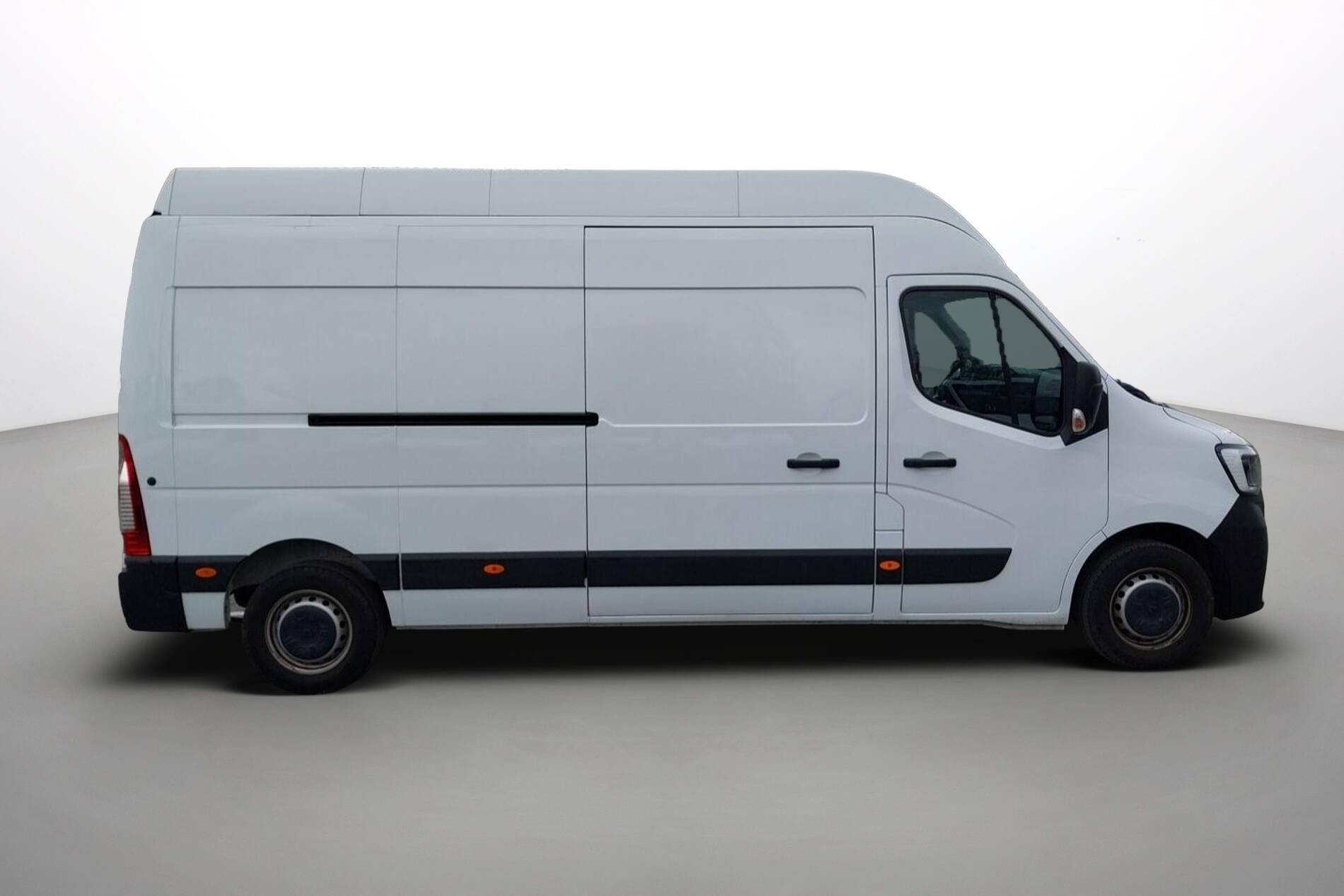 Vente en ligne Renault Master Fourgon MASTER FGN TRAC F3500 L3H3 BLUE DCI 135 au prix de 29 990 €