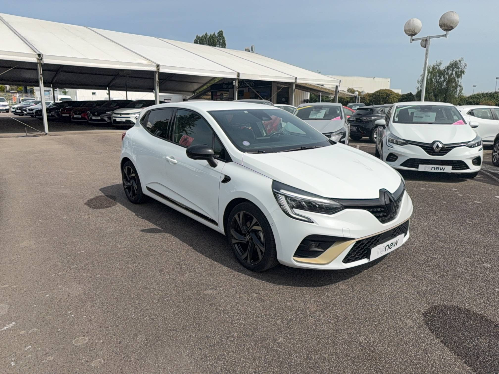 Vente en ligne Renault Clio 5 Clio E-Tech full hybrid 145 au prix de 18 990 €