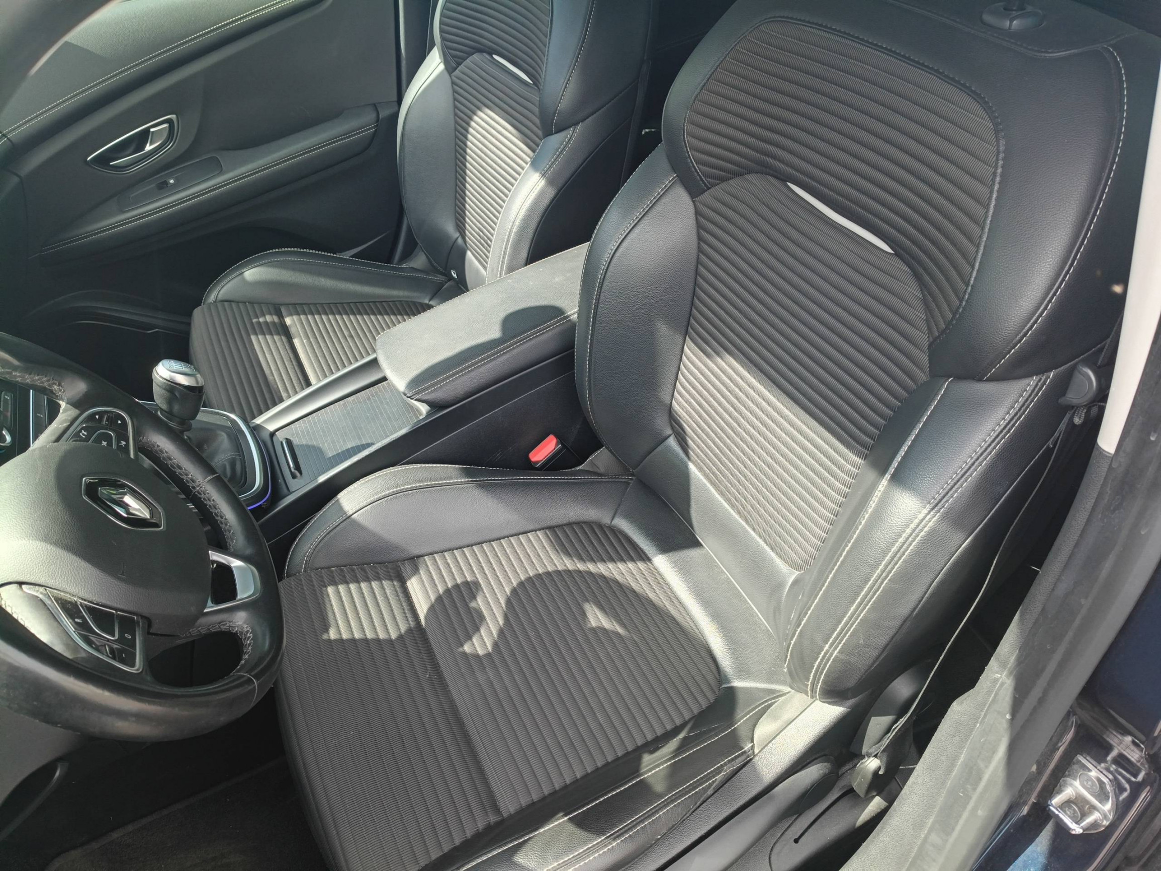 Vente en ligne Renault Scenic 4 Scenic Blue dCi 120 au prix de 14 990 €