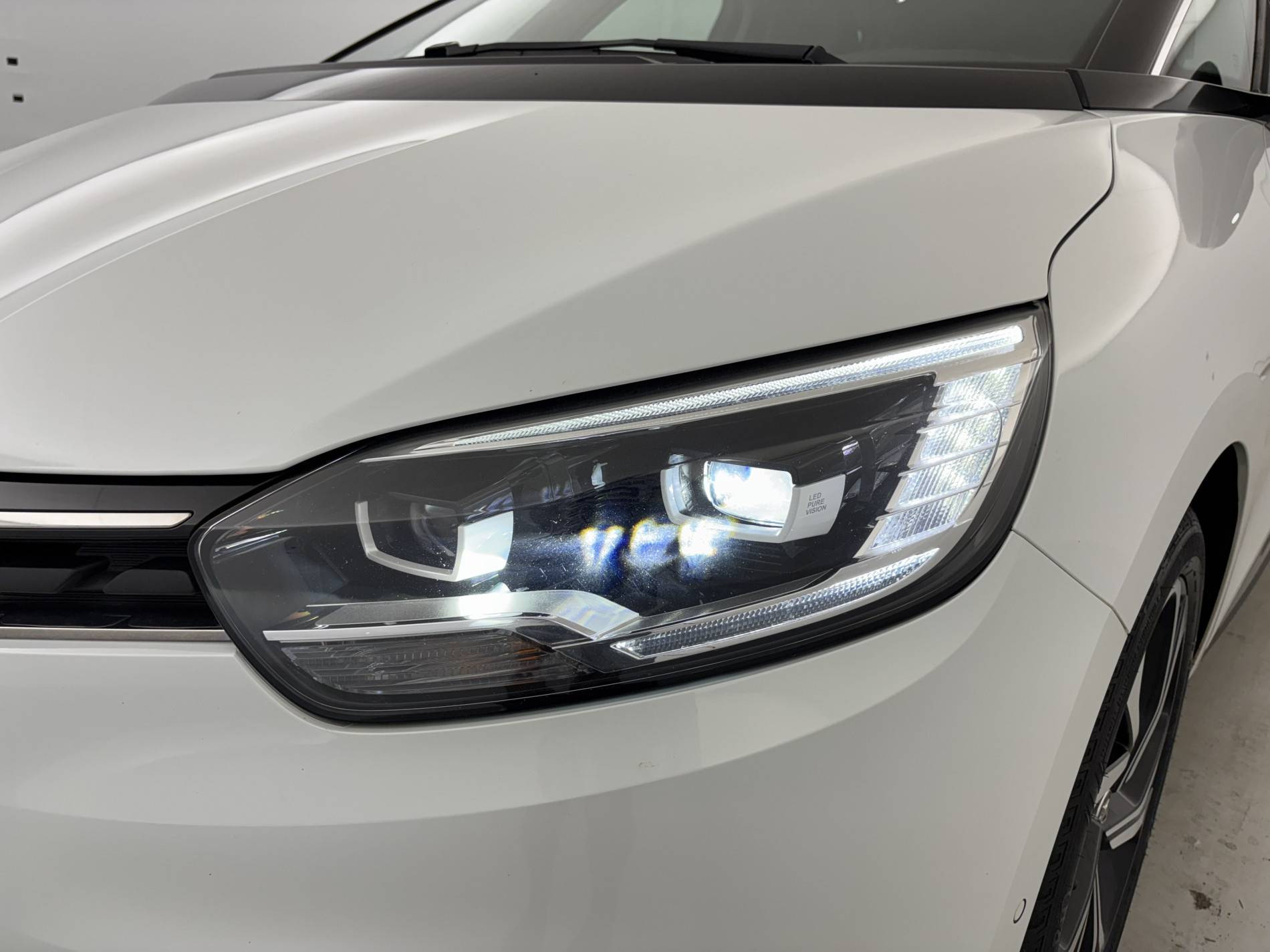 Vente en ligne Renault Scenic 4 Scenic Blue dCi 120 au prix de 16 900 €