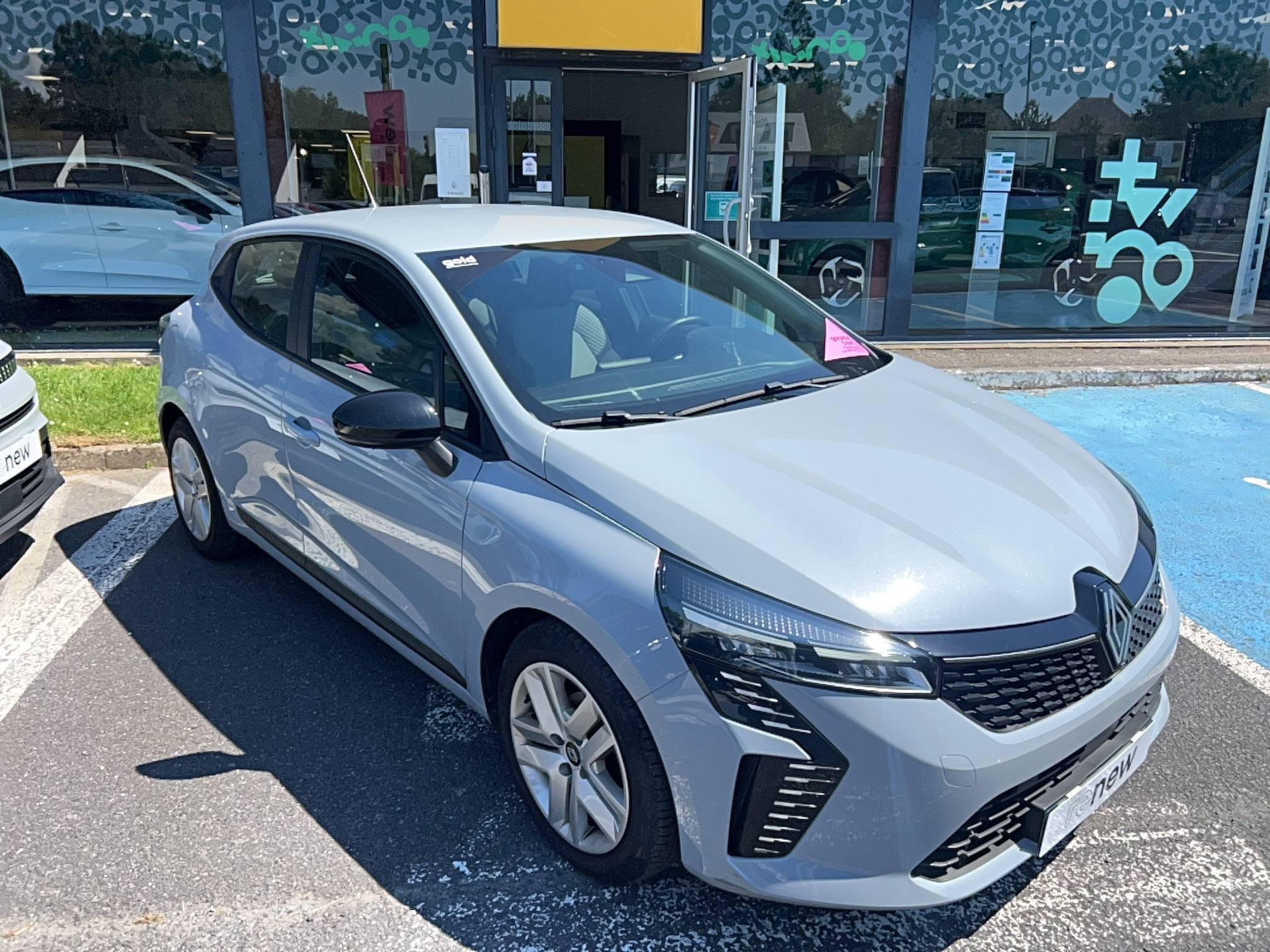 Vente en ligne Renault Clio 5 Clio TCe 90 au prix de 15 990 €