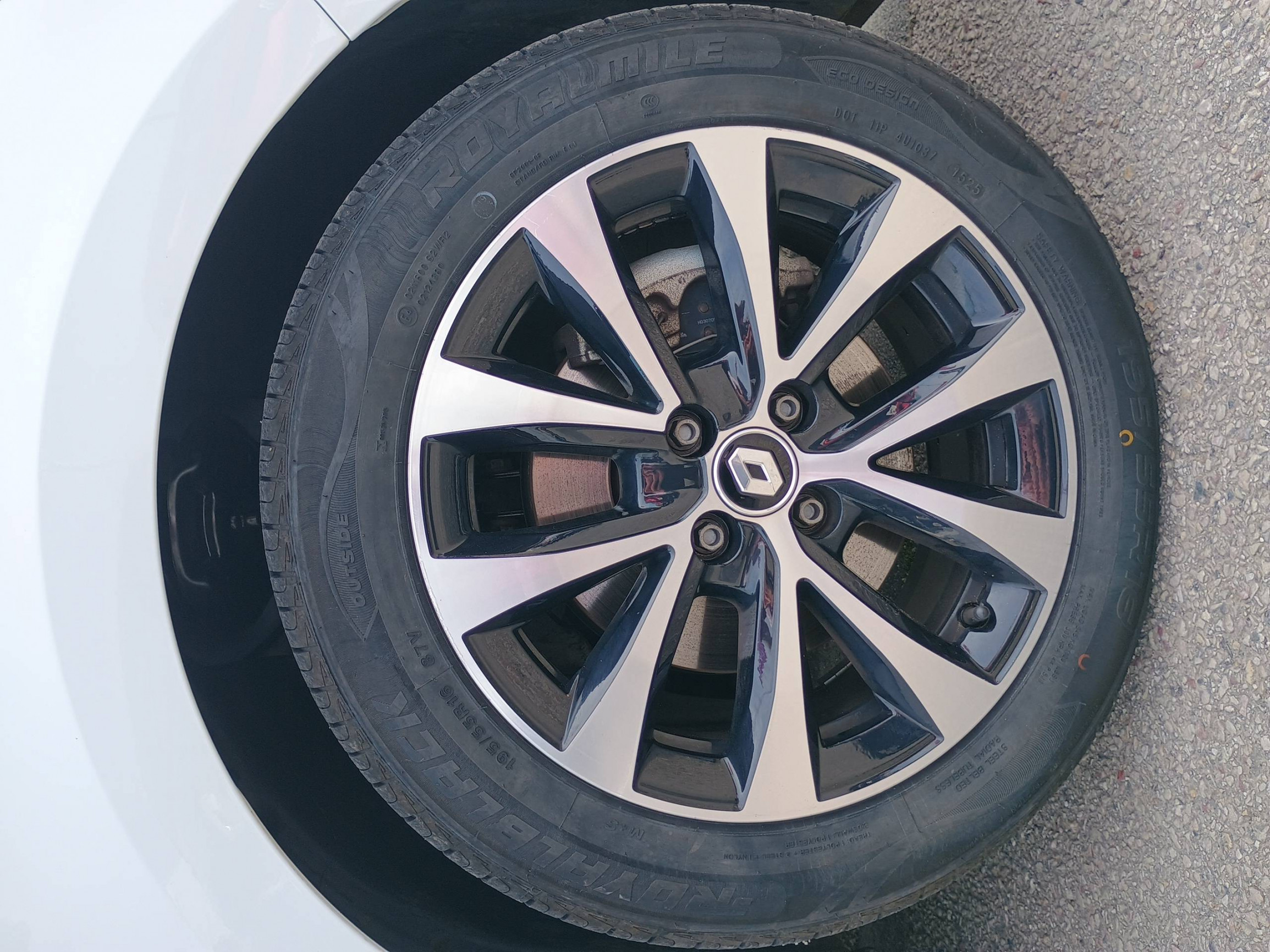 Vente en ligne Renault Clio 5 Clio E-Tech full hybrid 145 au prix de 16 990 €