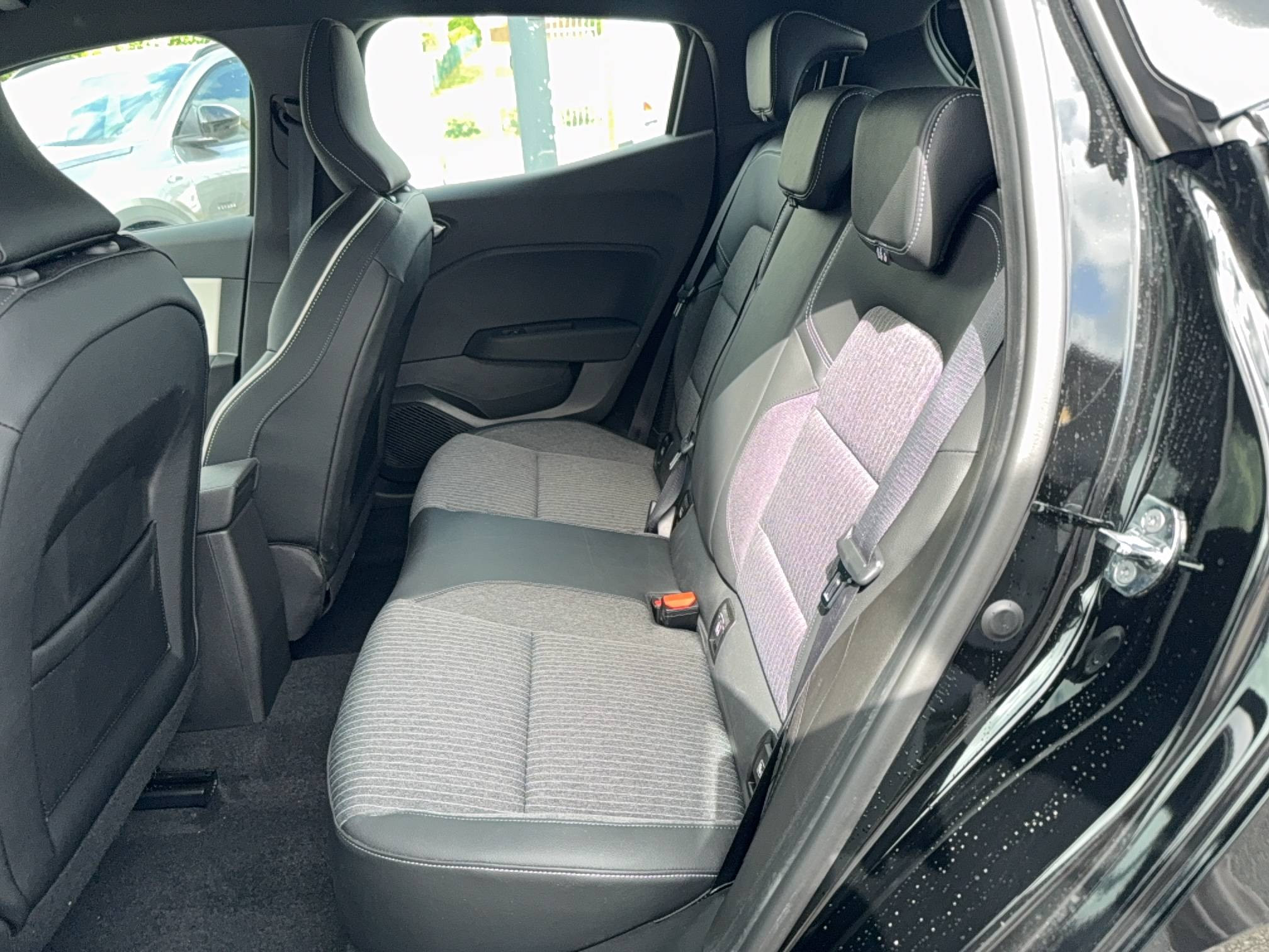 Vente en ligne Renault Clio 5 Clio E-Tech 140 - 21N au prix de 18 900 €