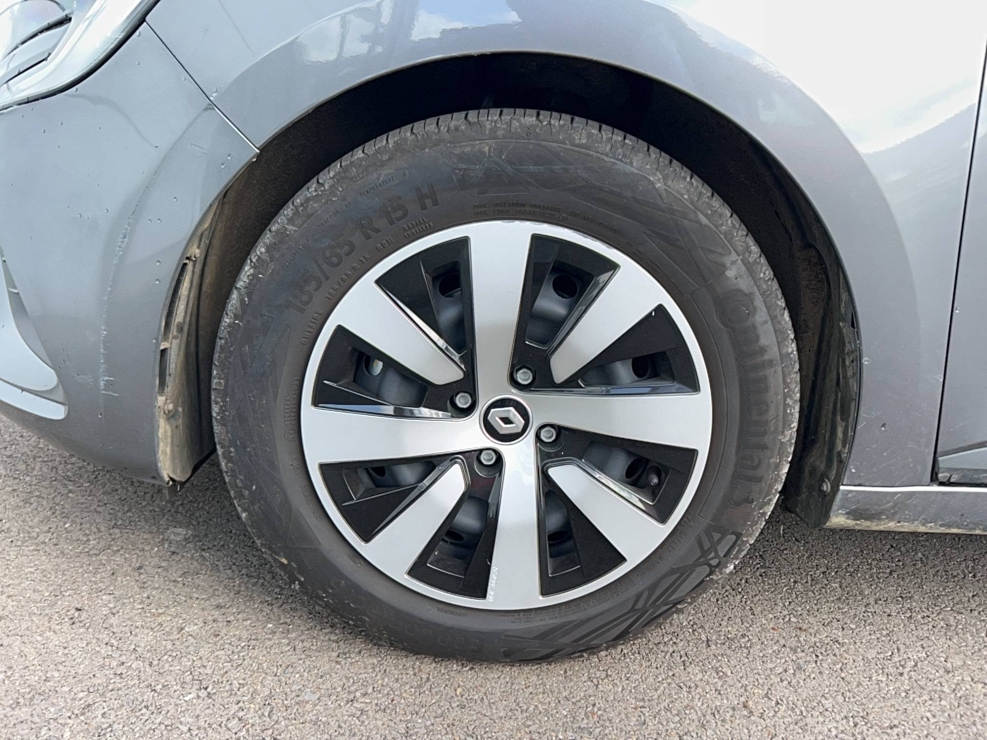 Vente en ligne Renault Clio 5 Clio E-Tech full hybrid 145 au prix de 17 990 €