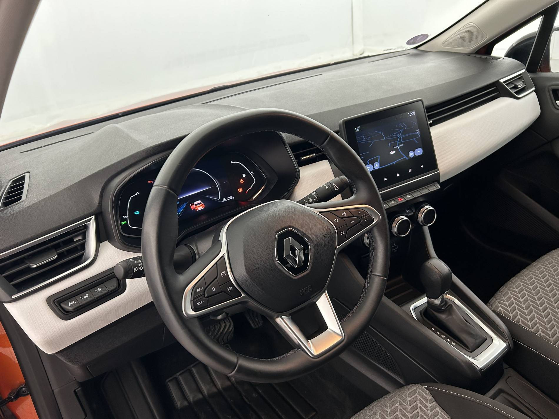 Vente en ligne Renault Clio 5 Clio E-Tech full hybrid 145 au prix de 16 990 €