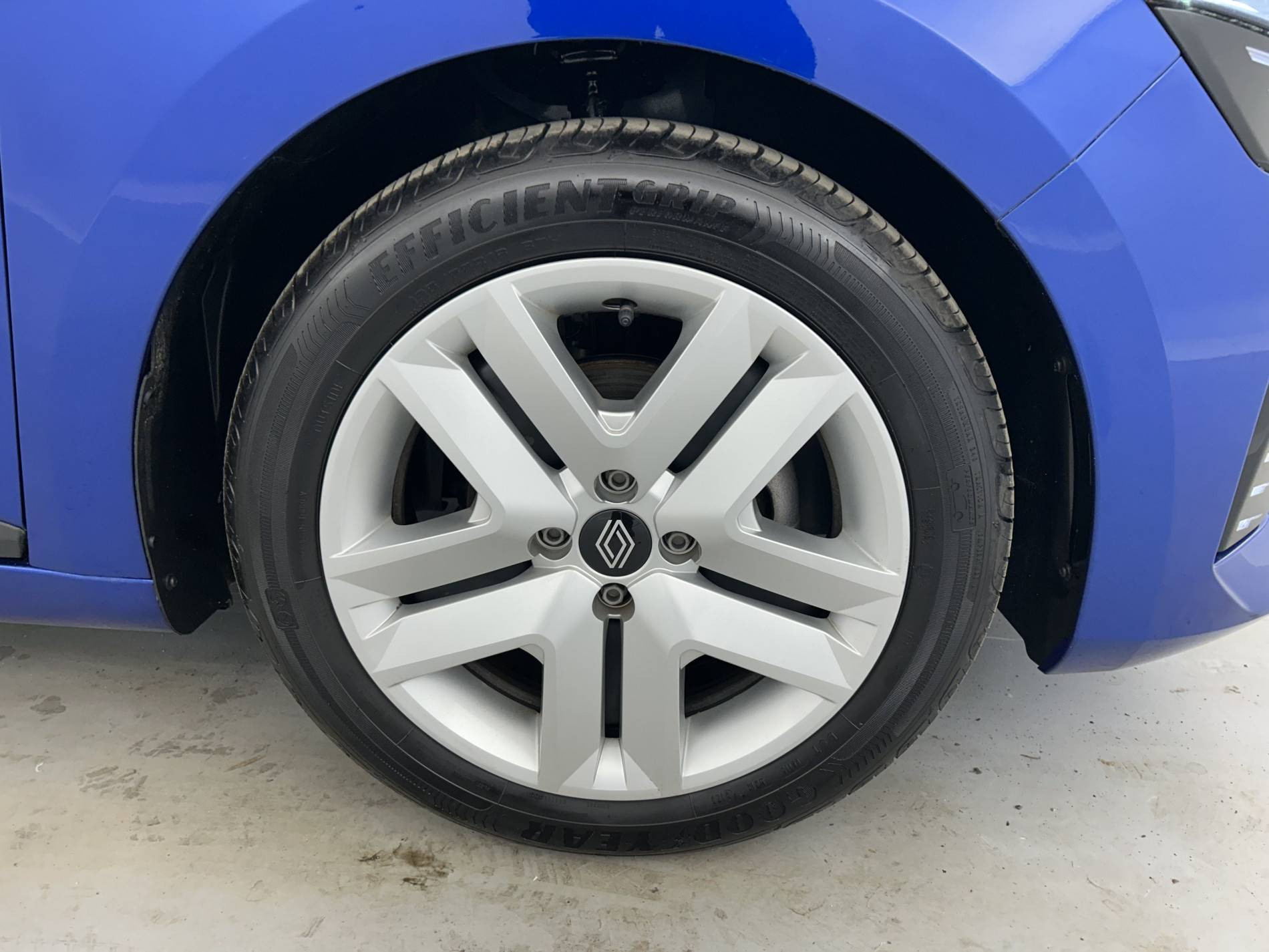 Vente en ligne Renault Clio 5 Clio TCe 90 au prix de 15 990 €