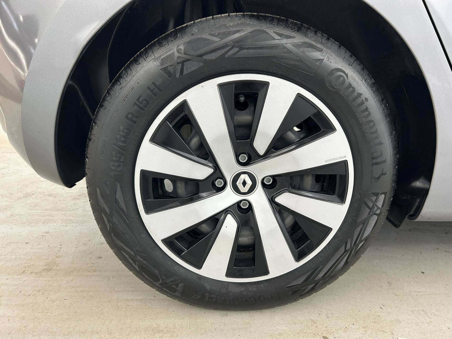 Vente en ligne Renault Clio 5 Clio E-Tech full hybrid 145 au prix de 16 490 €