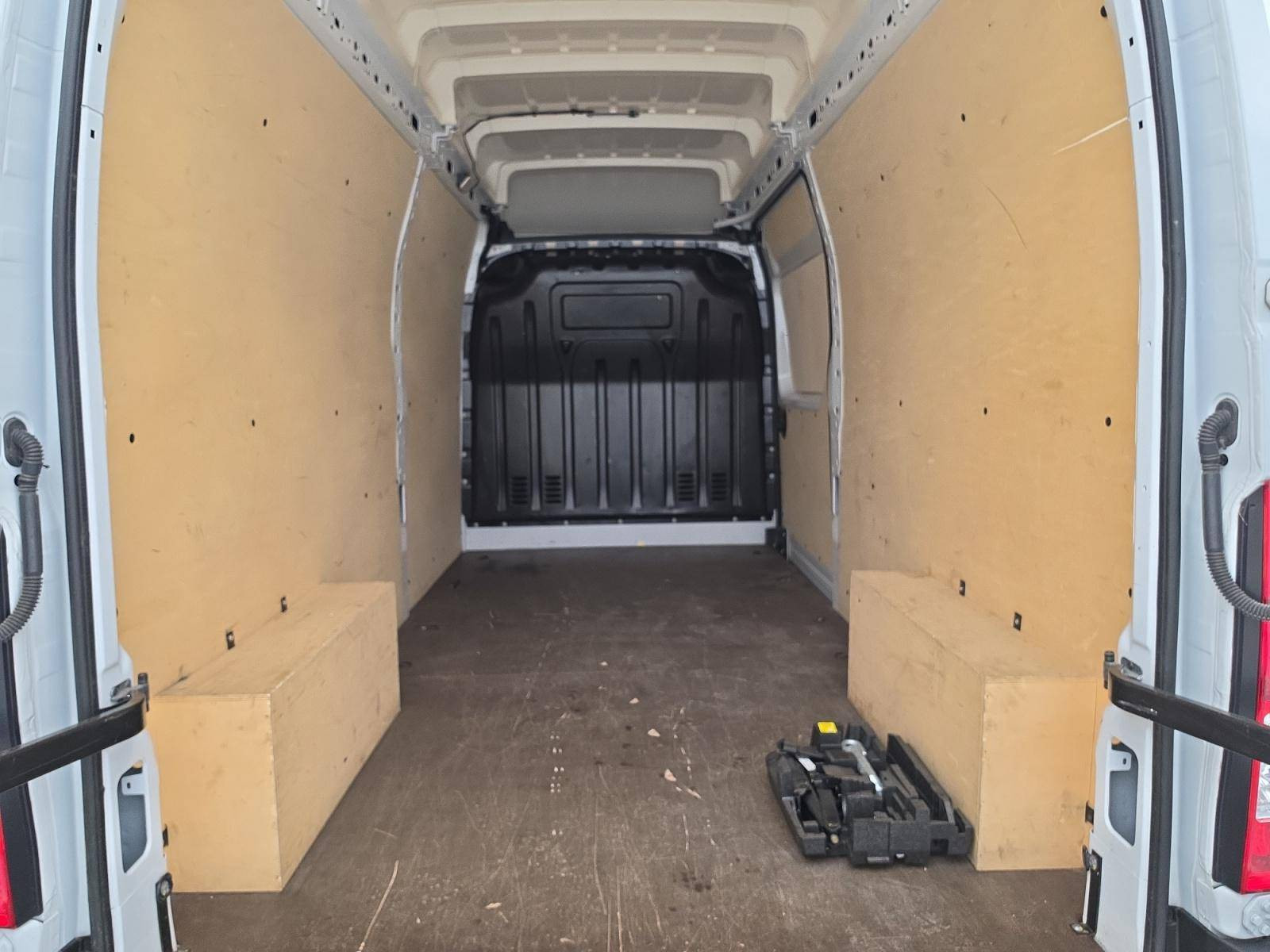 Vente en ligne Renault Master Fourgon MASTER FGN TRAC F3500 L3H3 BLUE DCI 135 au prix de 25 990 €