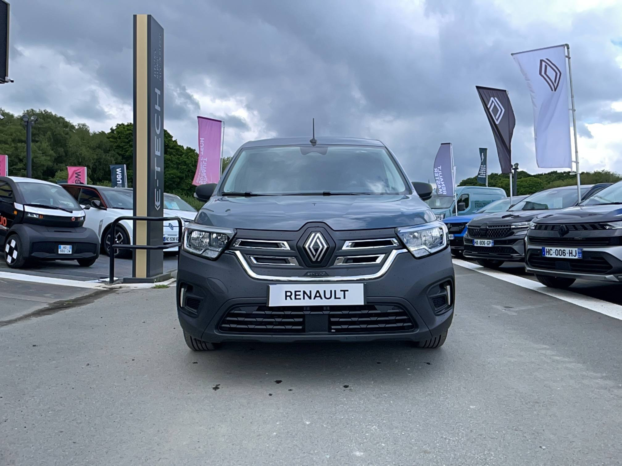 Vente en ligne Renault Kangoo Van E-Tech  FG TOLE L1 AC11 GSR2 au prix de 33 990 €