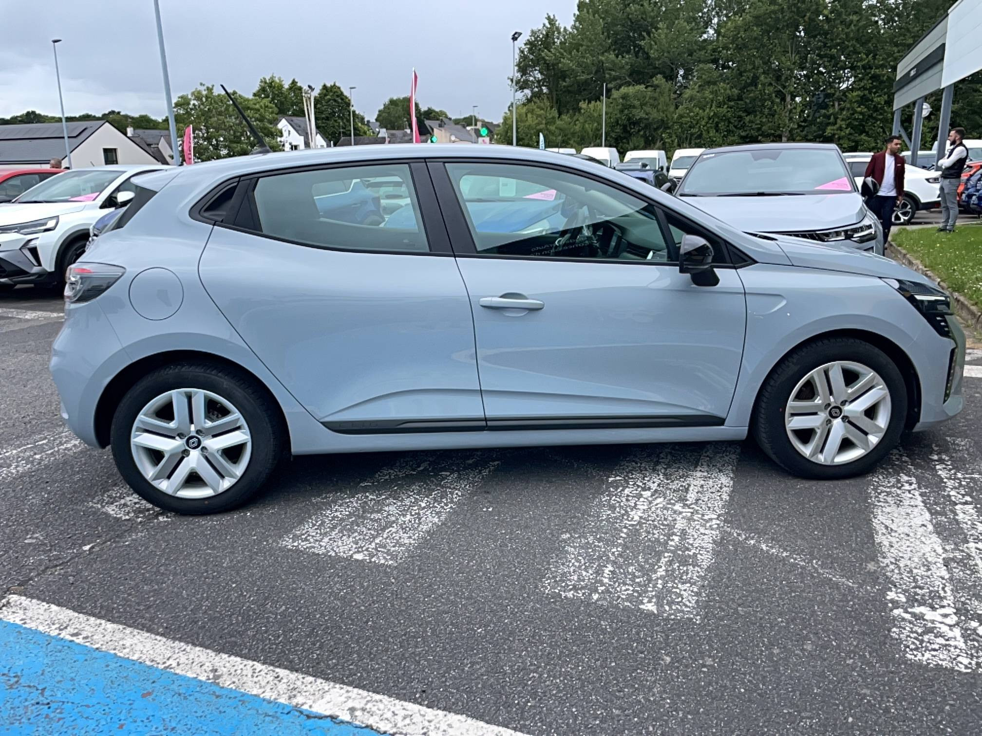 Vente en ligne Renault Clio 5 Clio TCe 90 au prix de 15 990 €