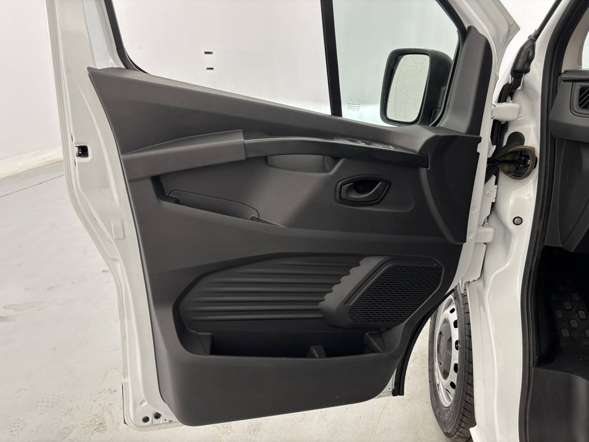 Vente en ligne Renault Trafic 3 Fourgon TRAFIC FG BLUE DCI 130 L1H1 3T GSR2 au prix de 22 990 €