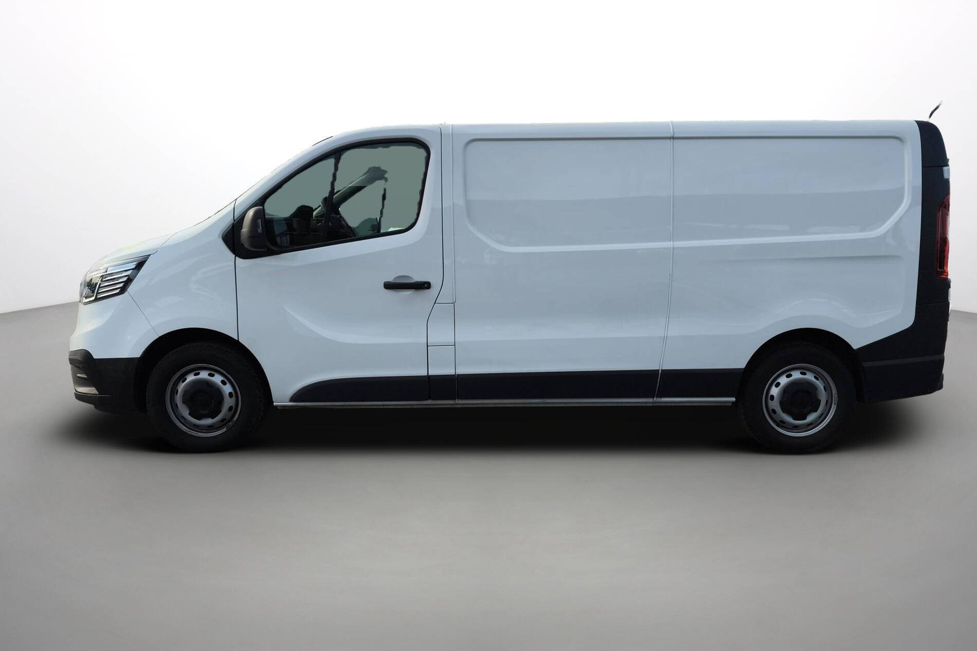 Vente en ligne Renault Trafic 3 Fourgon TRAFIC FGN L2H1 3000 KG BLUE DCI 130 au prix de 22 990 €