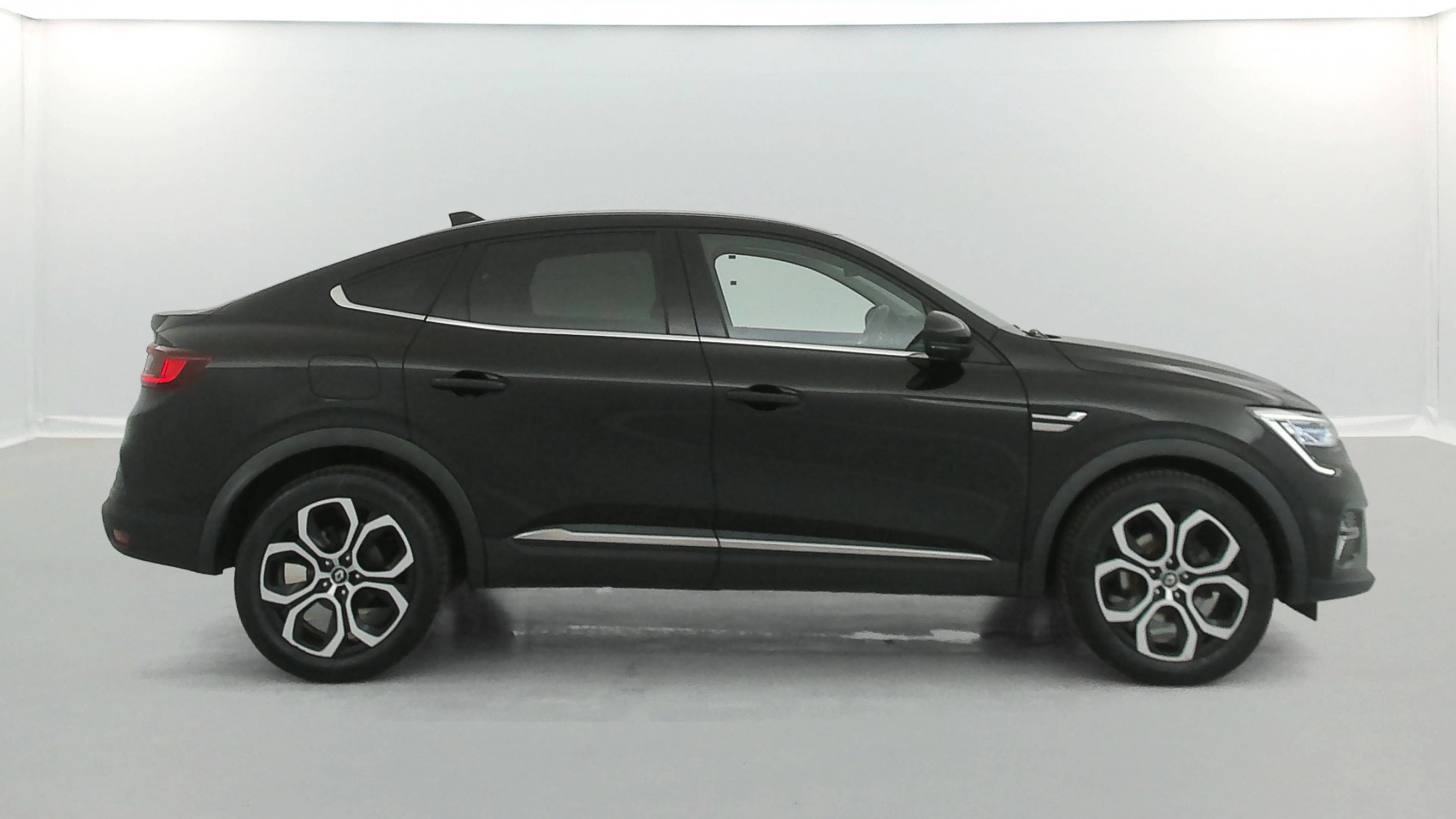 Vente en ligne Renault Arkana  E-Tech hybride 145 - 22 au prix de 20 990 €
