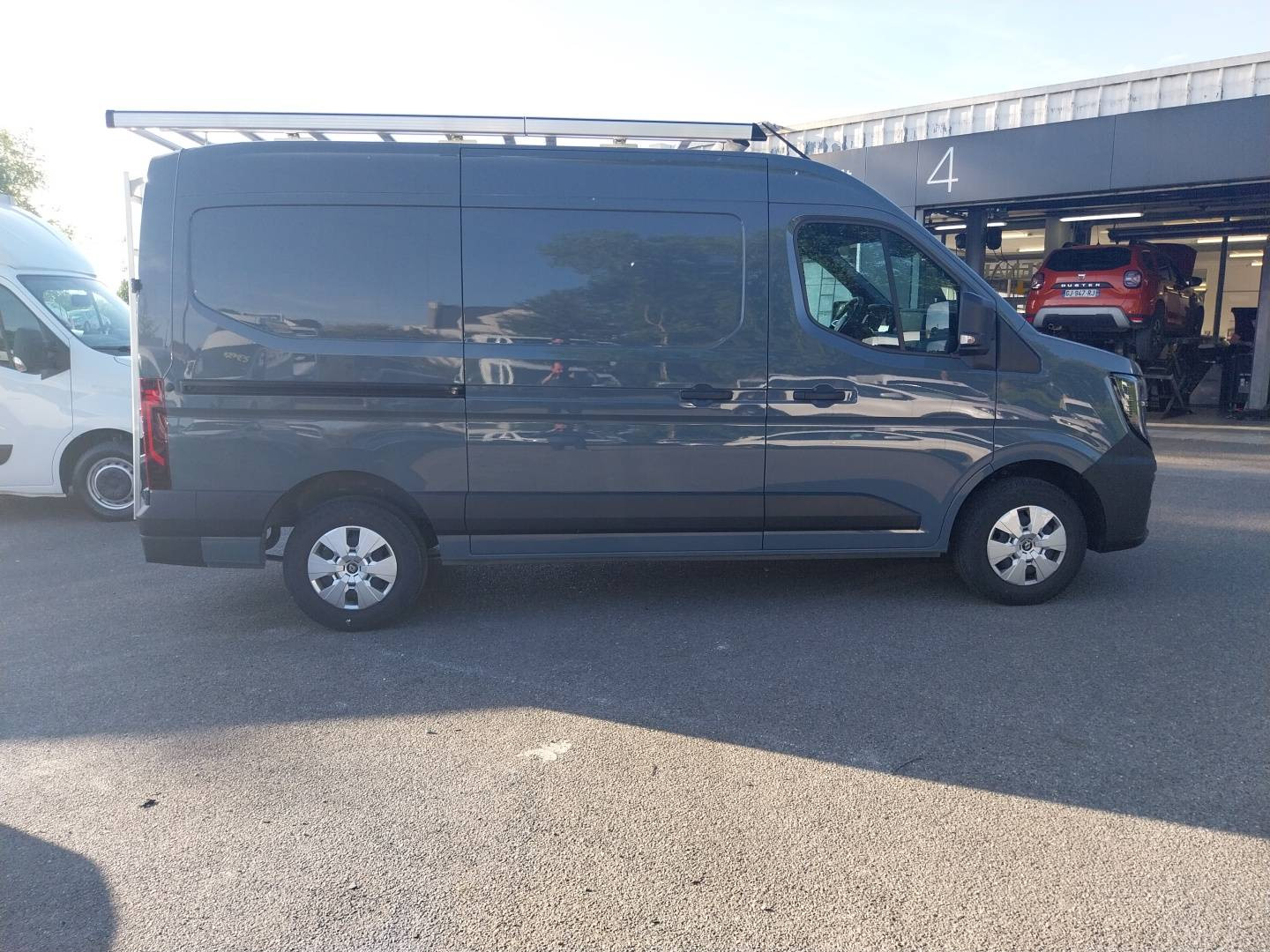 Vente en ligne Renault Master Fourgon MASTER FG BLUE DCI 170 L2H2 3T5 TR AUTO au prix de 61 800 €
