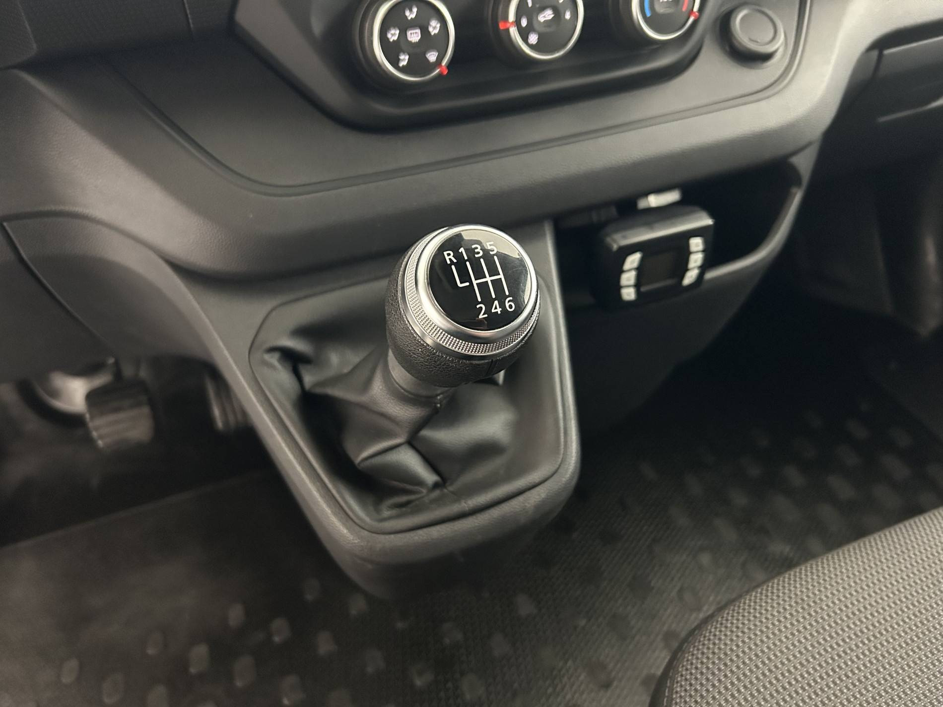 Vente en ligne Renault Trafic 3 Fourgon TRAFIC FGN L1H1 3000 KG BLUE DCI 130 au prix de 23 990 €