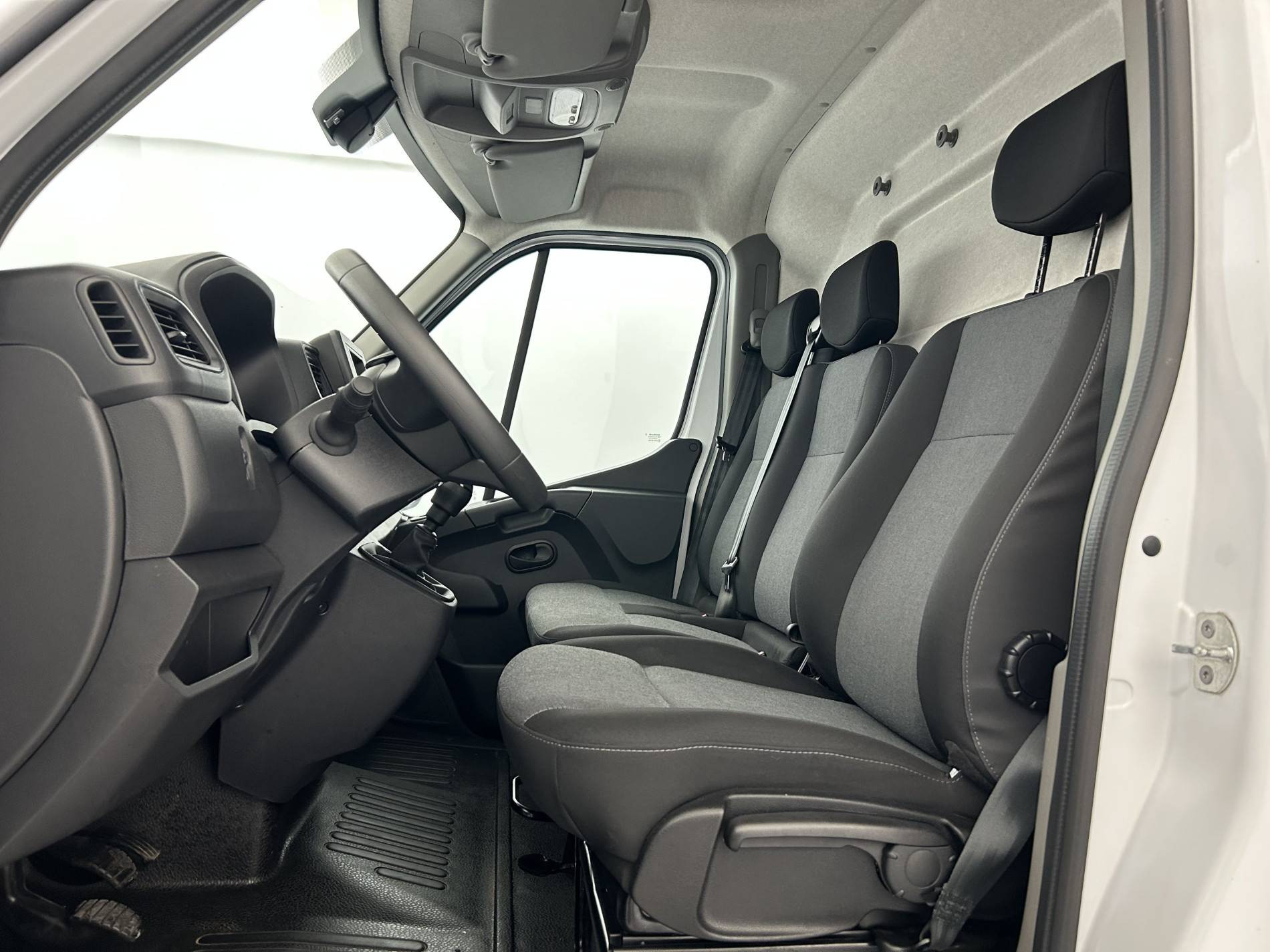 Vente en ligne Renault Master Fourgon MASTER FGN TRAC F3500 L3H3 BLUE DCI 135 au prix de 28 790 €