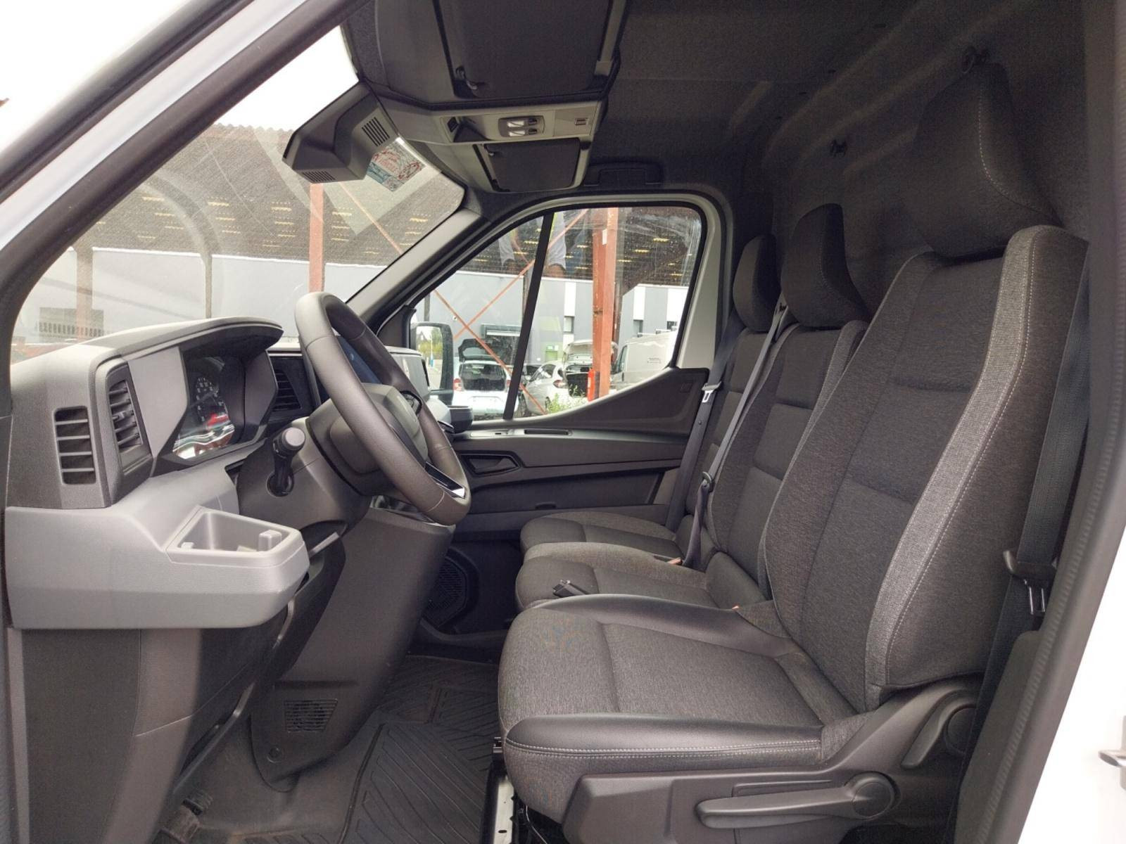 Vente en ligne Renault Master Fourgon MASTER FG BLUE DCI 130 L2H2 3T5 TR au prix de 28 490 €