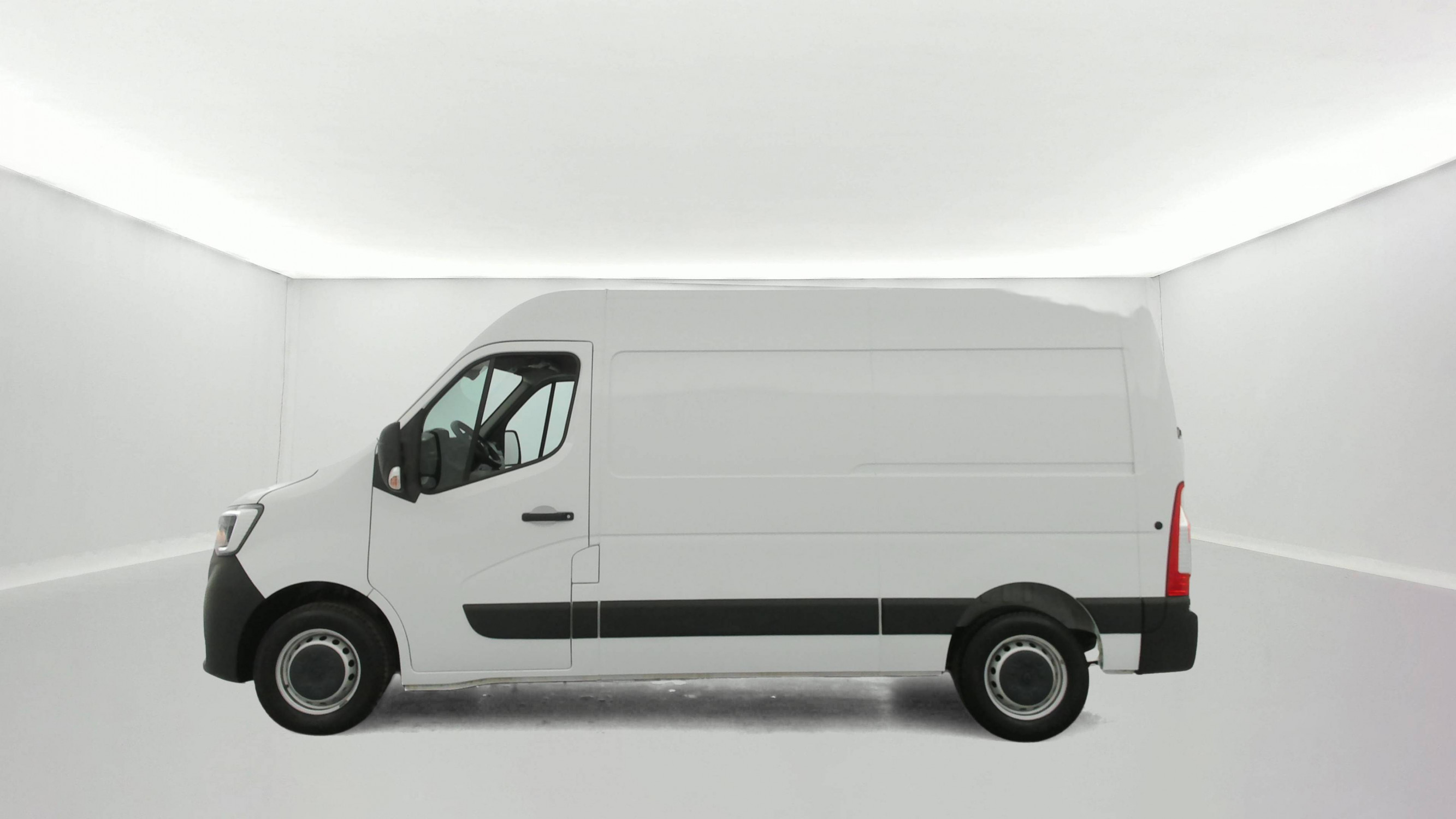 Vente en ligne Renault Master Fourgon MASTER FGN TRAC F3500 L2H2 BLUE DCI 135 au prix de 26 490 €