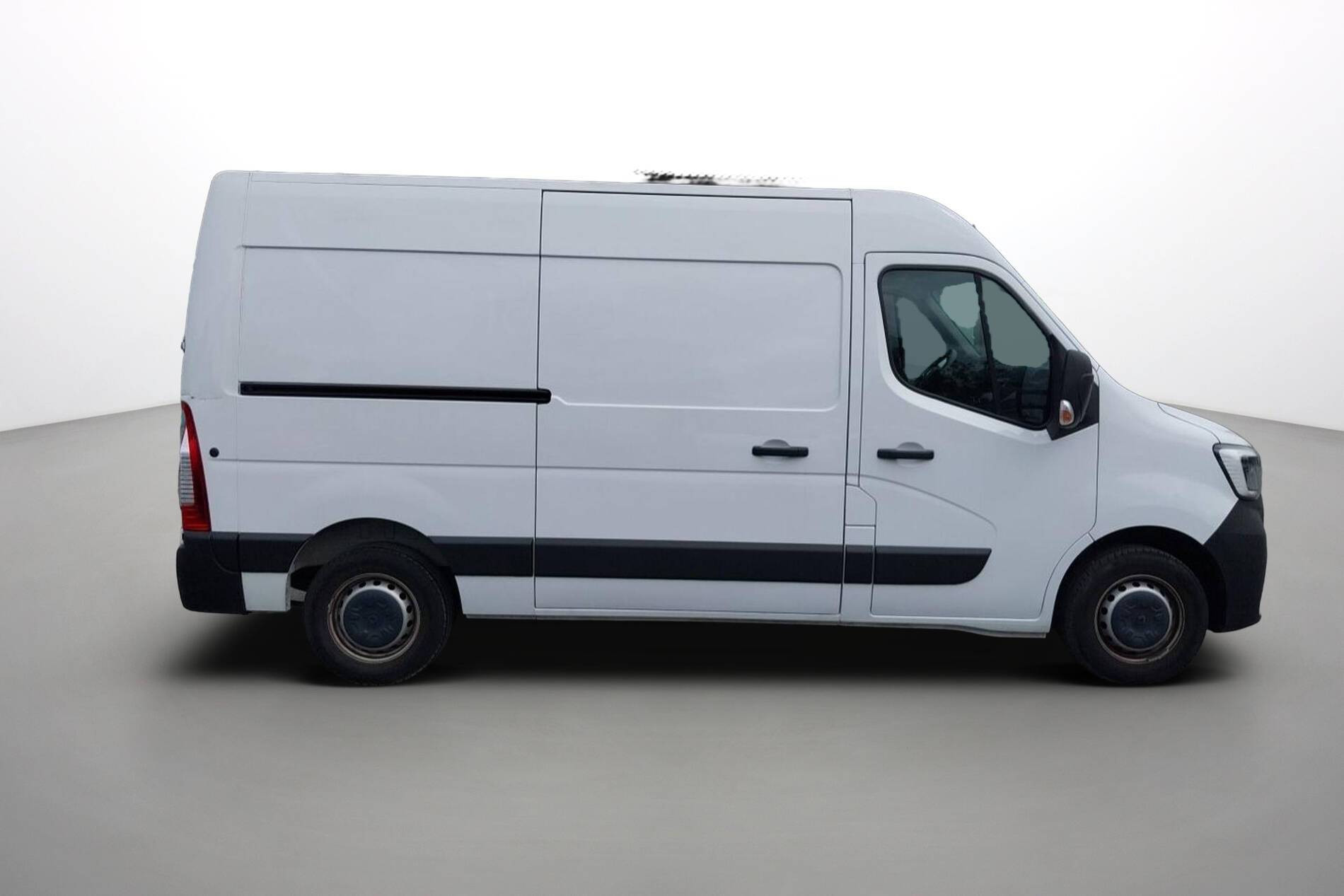 Vente en ligne Renault Master Fourgon MASTER FGN TRAC F3500 L2H2 BLUE DCI 135 au prix de 25 900 €