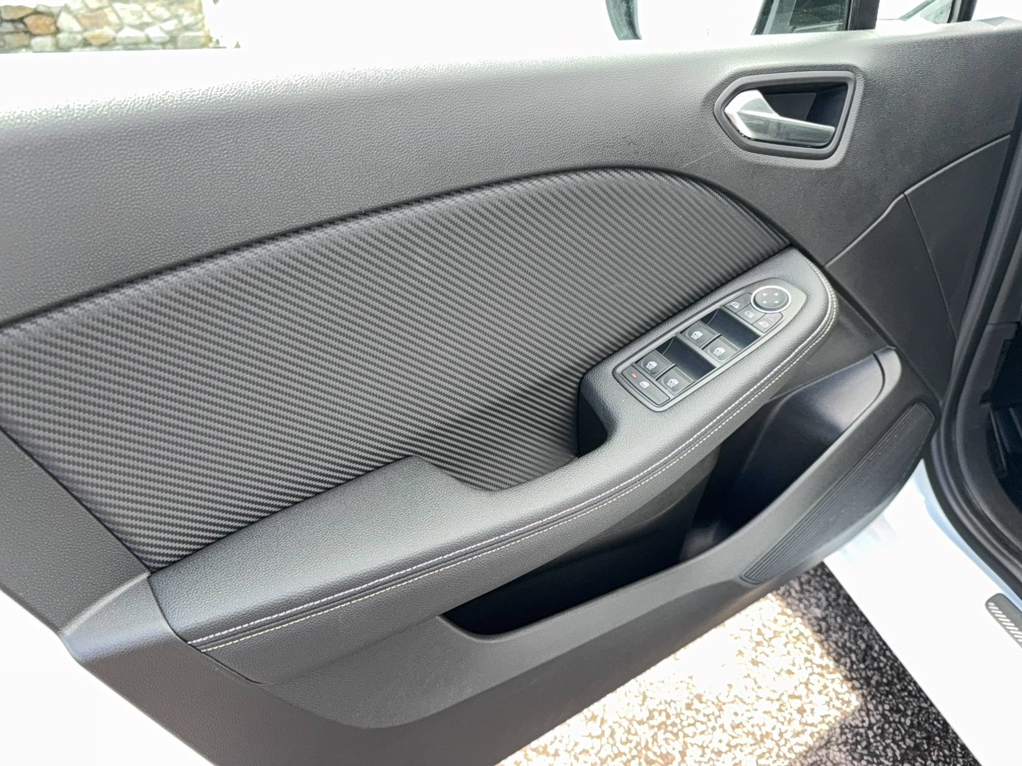Vente en ligne Renault Clio 5 Clio E-Tech full hybrid 145 au prix de 18 990 €