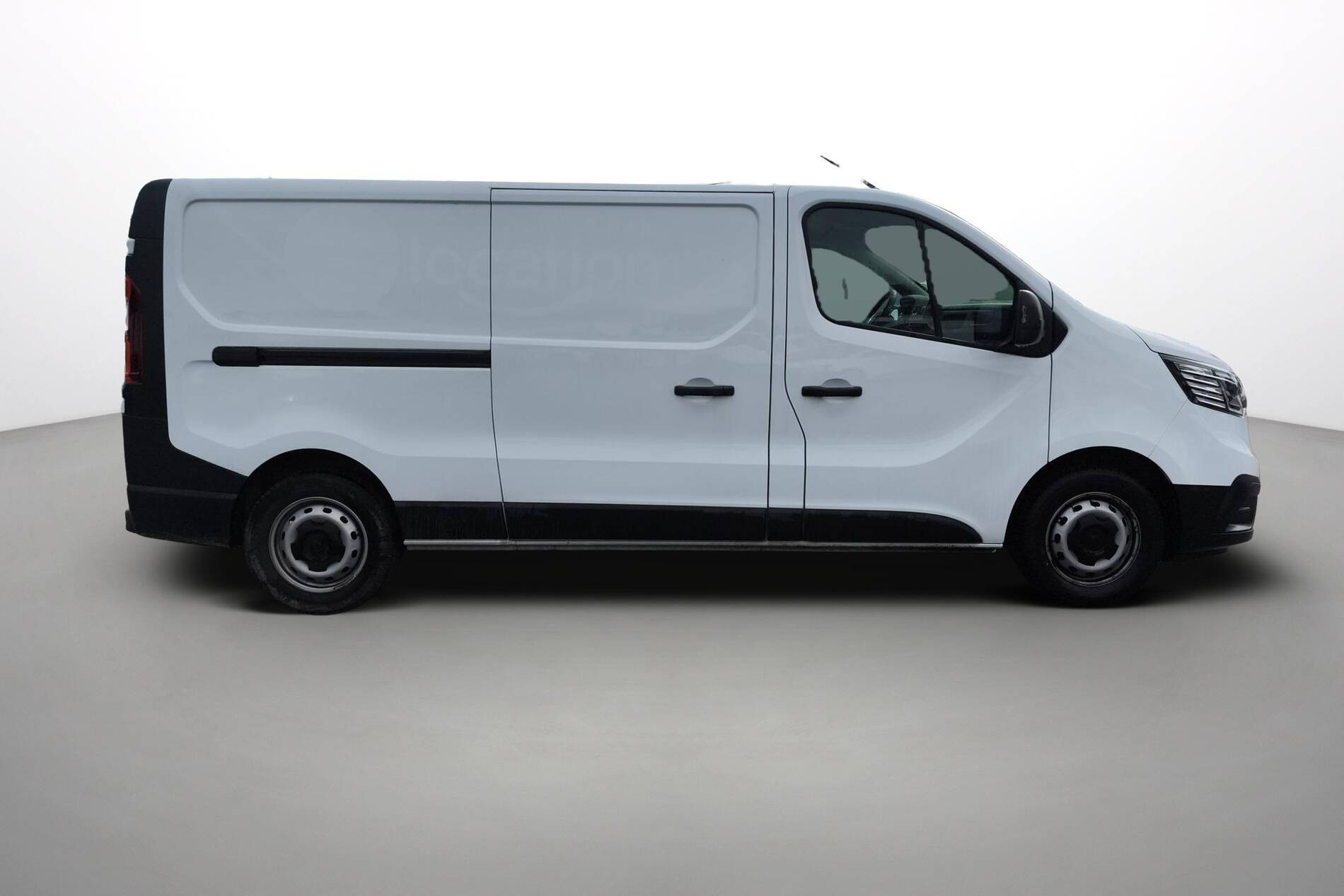 Vente en ligne Renault Trafic 3 Fourgon TRAFIC FGN L2H1 3000 KG BLUE DCI 130 au prix de 24 990 €