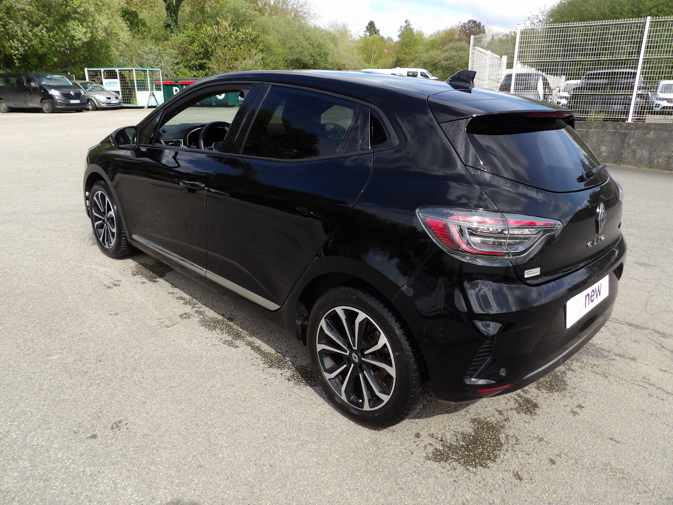 Vente en ligne Renault Clio 5 Clio E-Tech full hybrid 145 au prix de 18 999 €