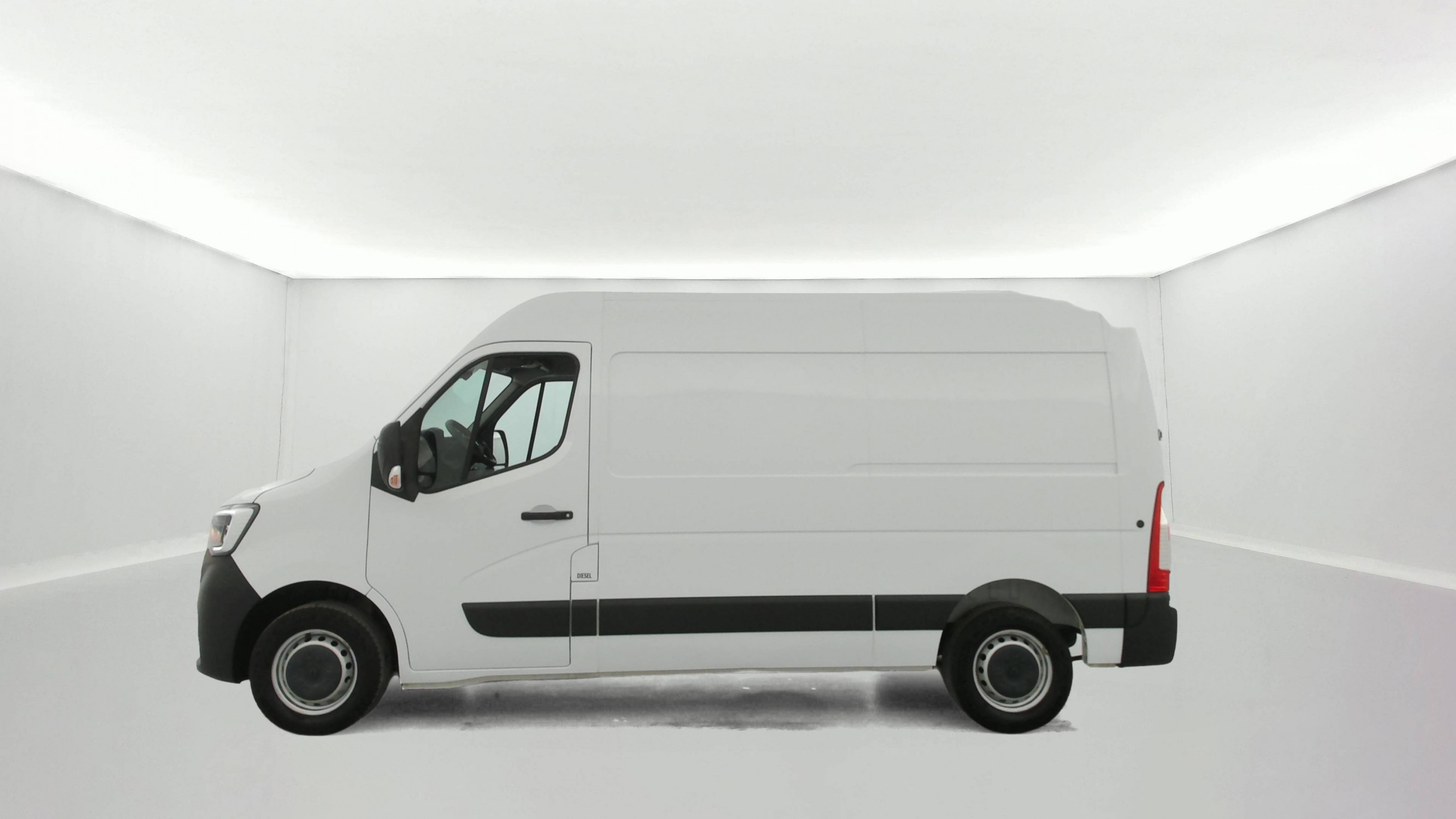 Vente en ligne Renault Master Fourgon MASTER FGN TRAC F3500 L2H2 BLUE DCI 135 au prix de 24 790 €