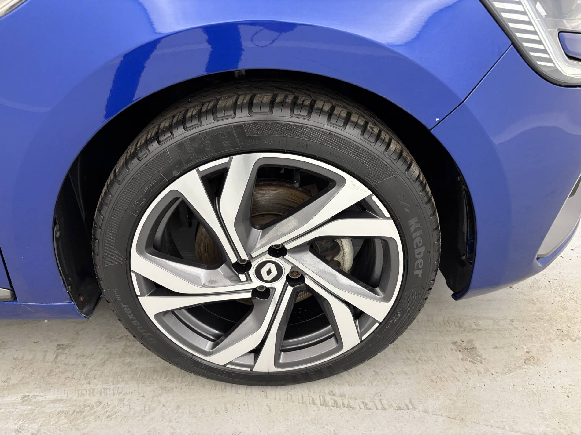 Vente en ligne Renault Clio 5 Clio E-Tech 140 - 21N au prix de 18 300 €
