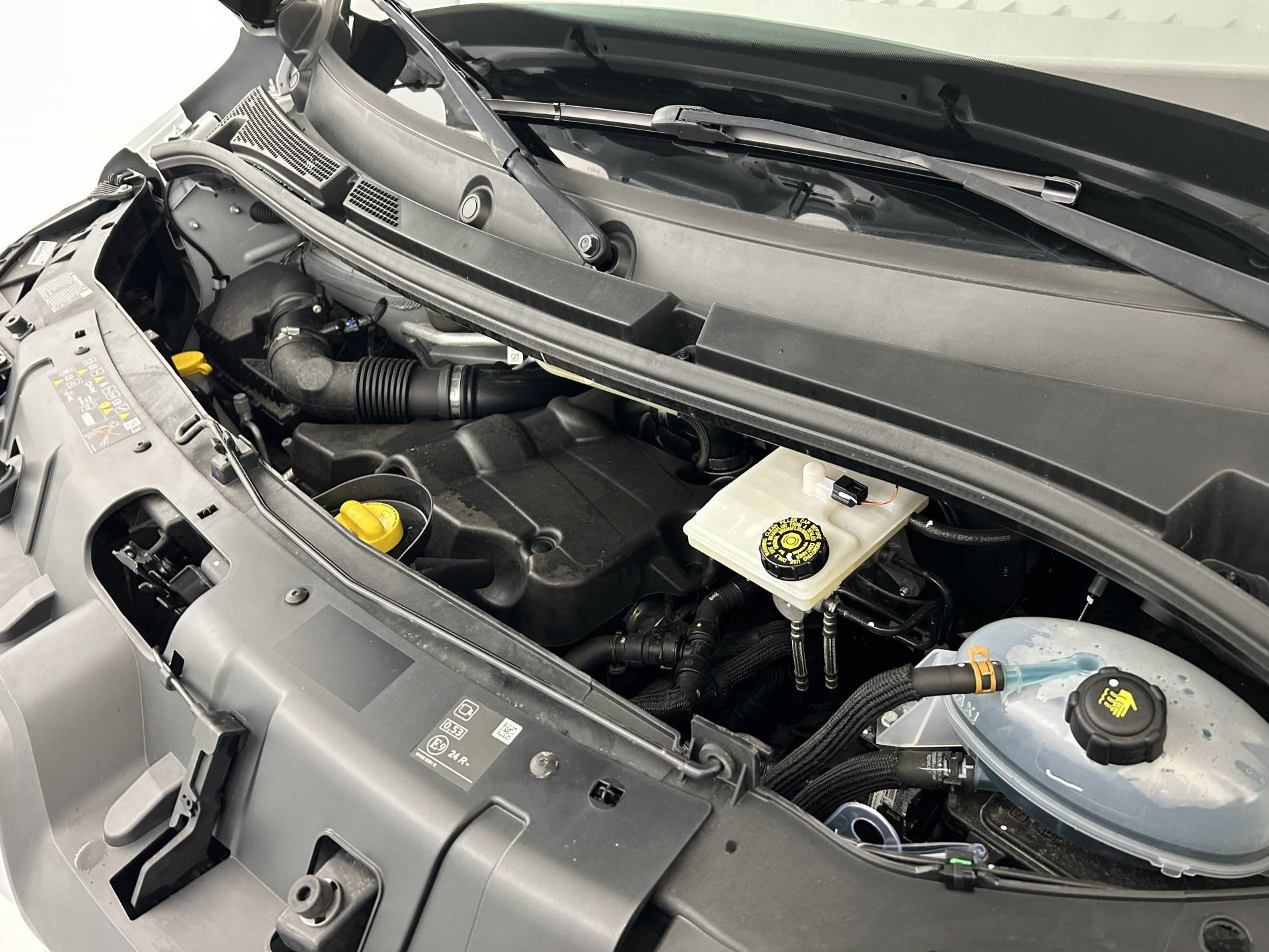 Vente en ligne Renault Master Fourgon MASTER FGN TRAC F3500 L2H2 BLUE DCI 135 au prix de 27 990 €