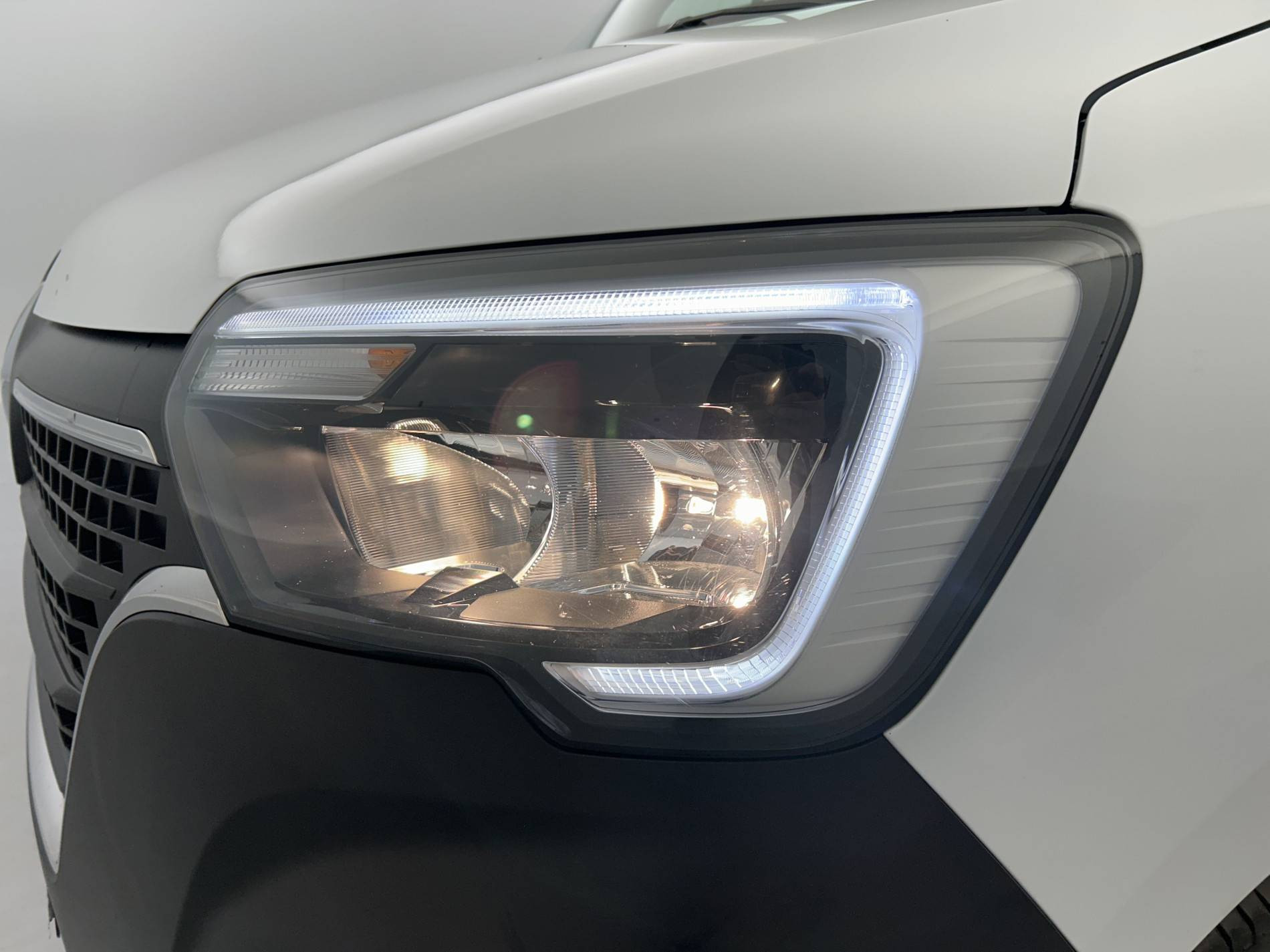 Vente en ligne Renault Master Fourgon MASTER FGN TRAC F3500 L2H2 BLUE DCI 135 au prix de 27 990 €