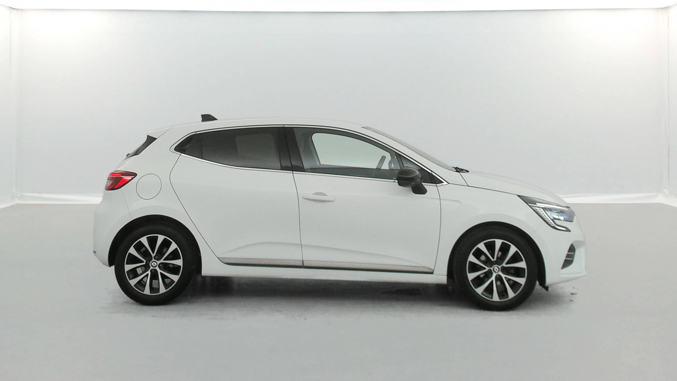 Vente en ligne Renault Clio 5 Clio TCe 90 au prix de 14 500 €