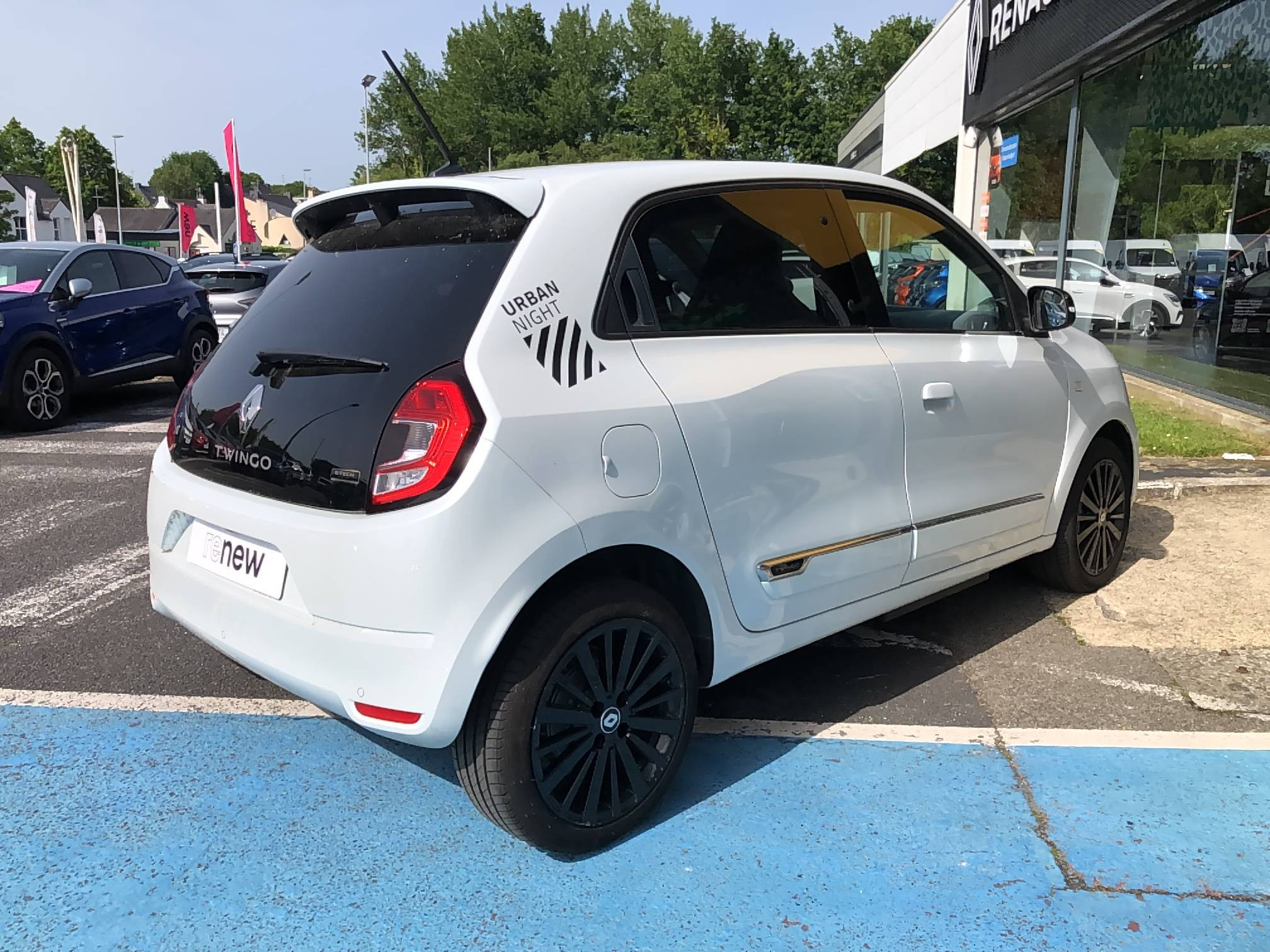 Vente en ligne Renault Twingo Electrique Twingo III E-Tech au prix de 15 990 €