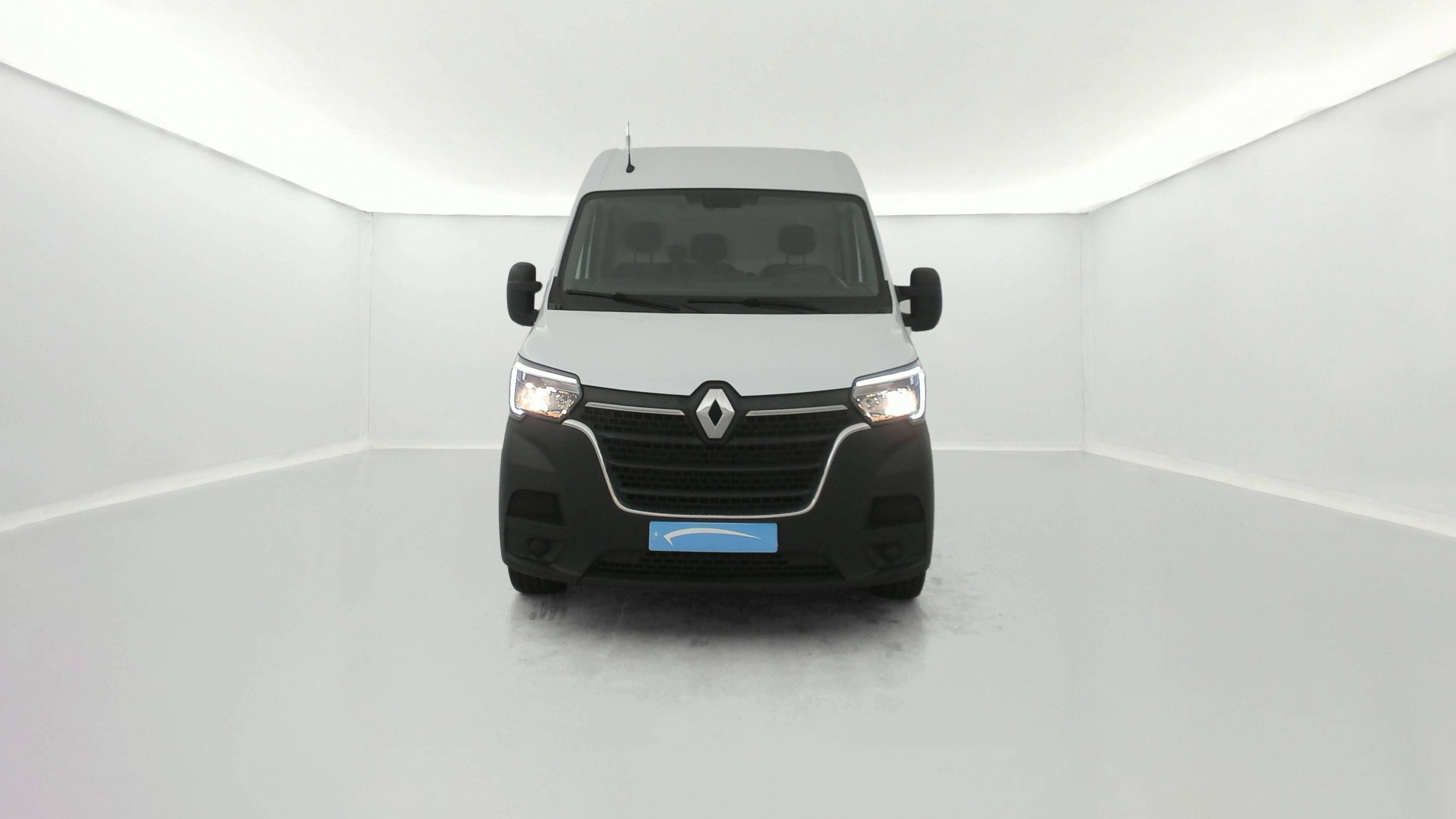 Vente en ligne Renault Master Fourgon MASTER FGN TRAC F3500 L2H2 BLUE DCI 135 au prix de 23 290 €