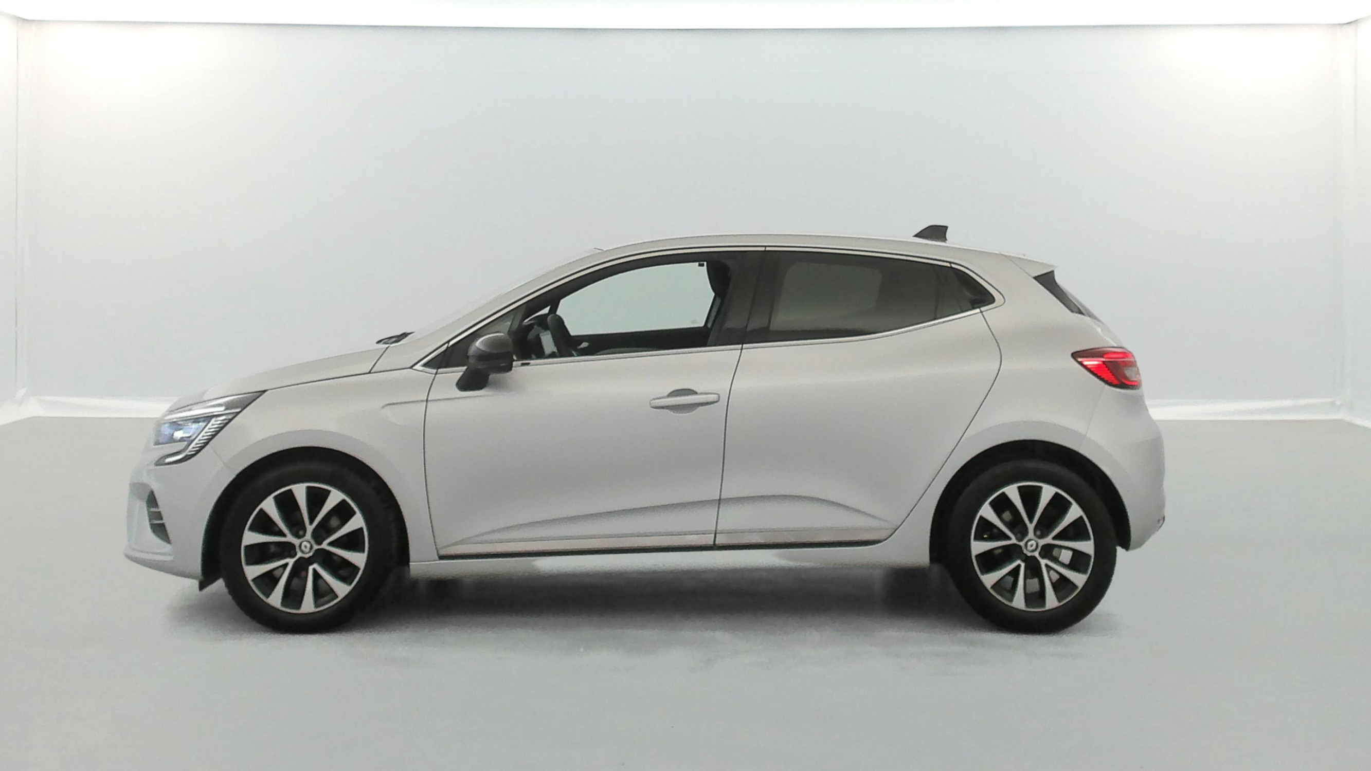 Vente en ligne Renault Clio 5 Clio TCe 90 au prix de 13 490 €