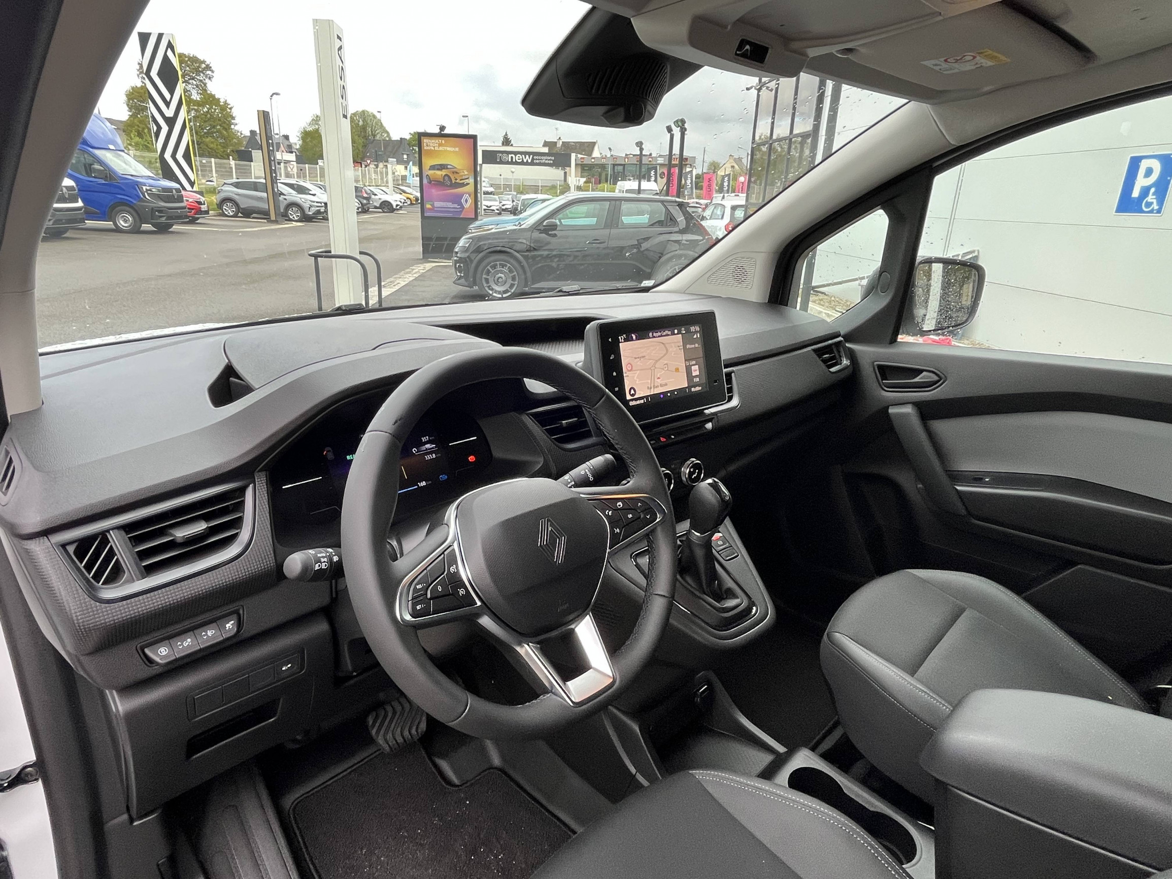 Vente en ligne Renault Kangoo Van E-Tech  FG TOLE L1 AC22/DC80 GSR2 au prix de 30 990 €